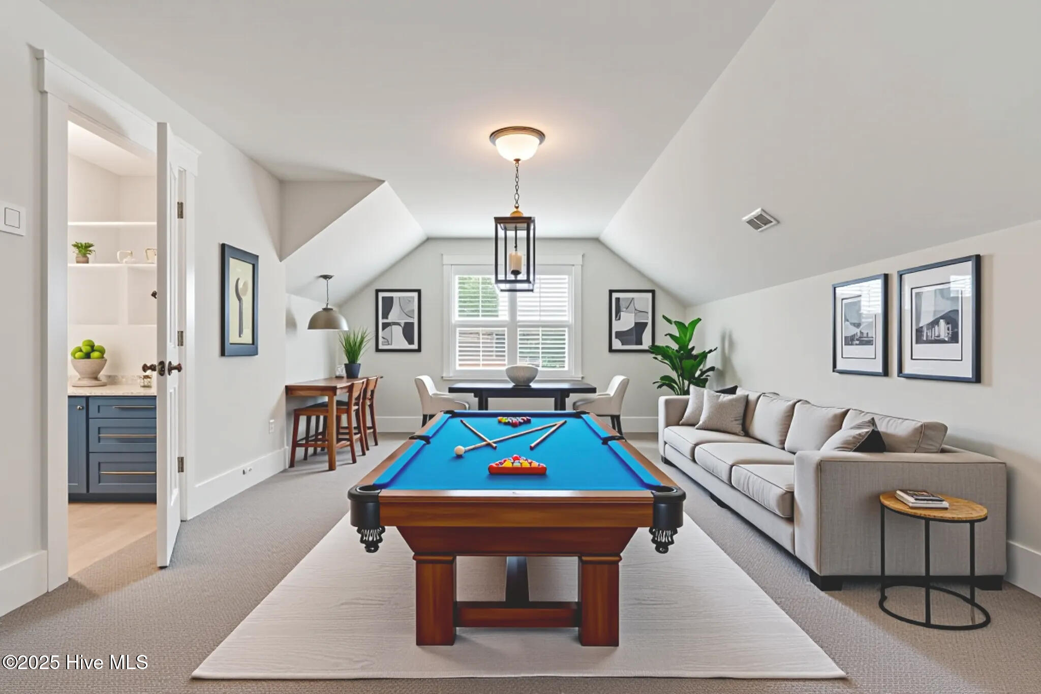 100523892 | Photo 45