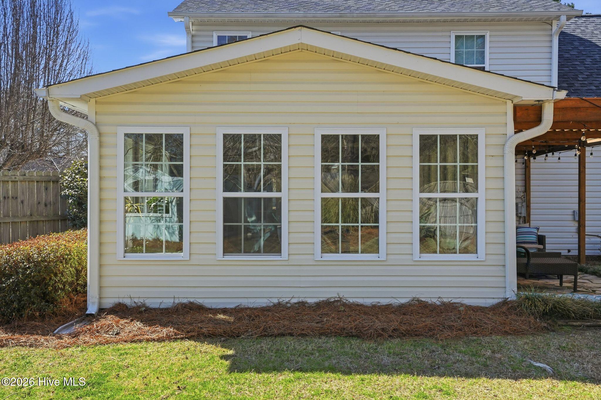 100557423 | Photo 64