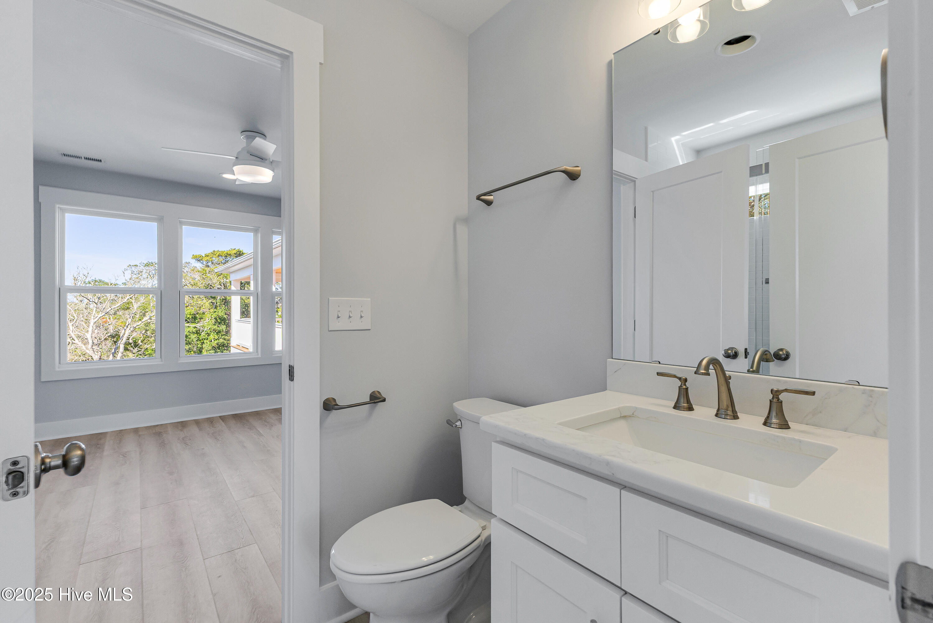 100535613 | Photo 26