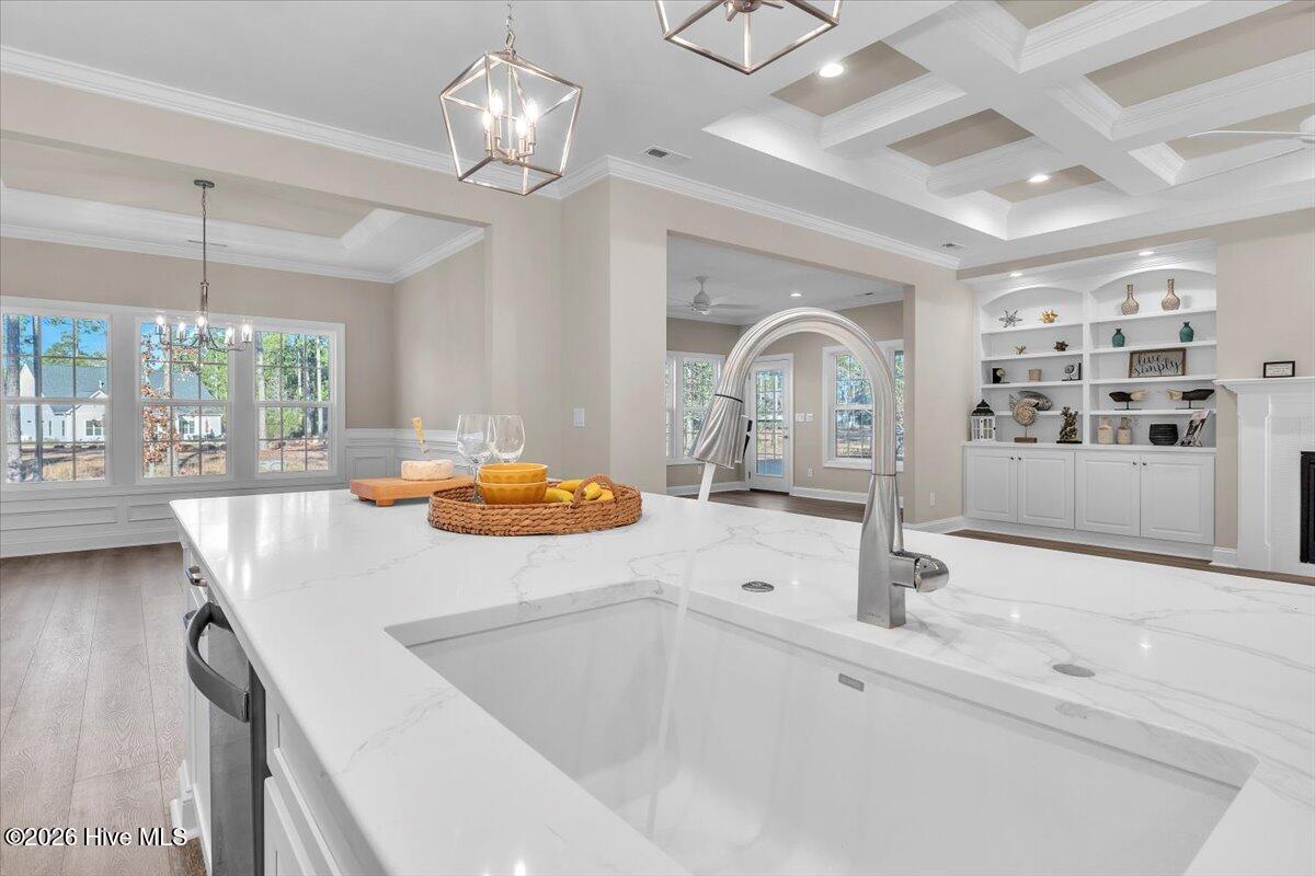 100524155 | Photo 12