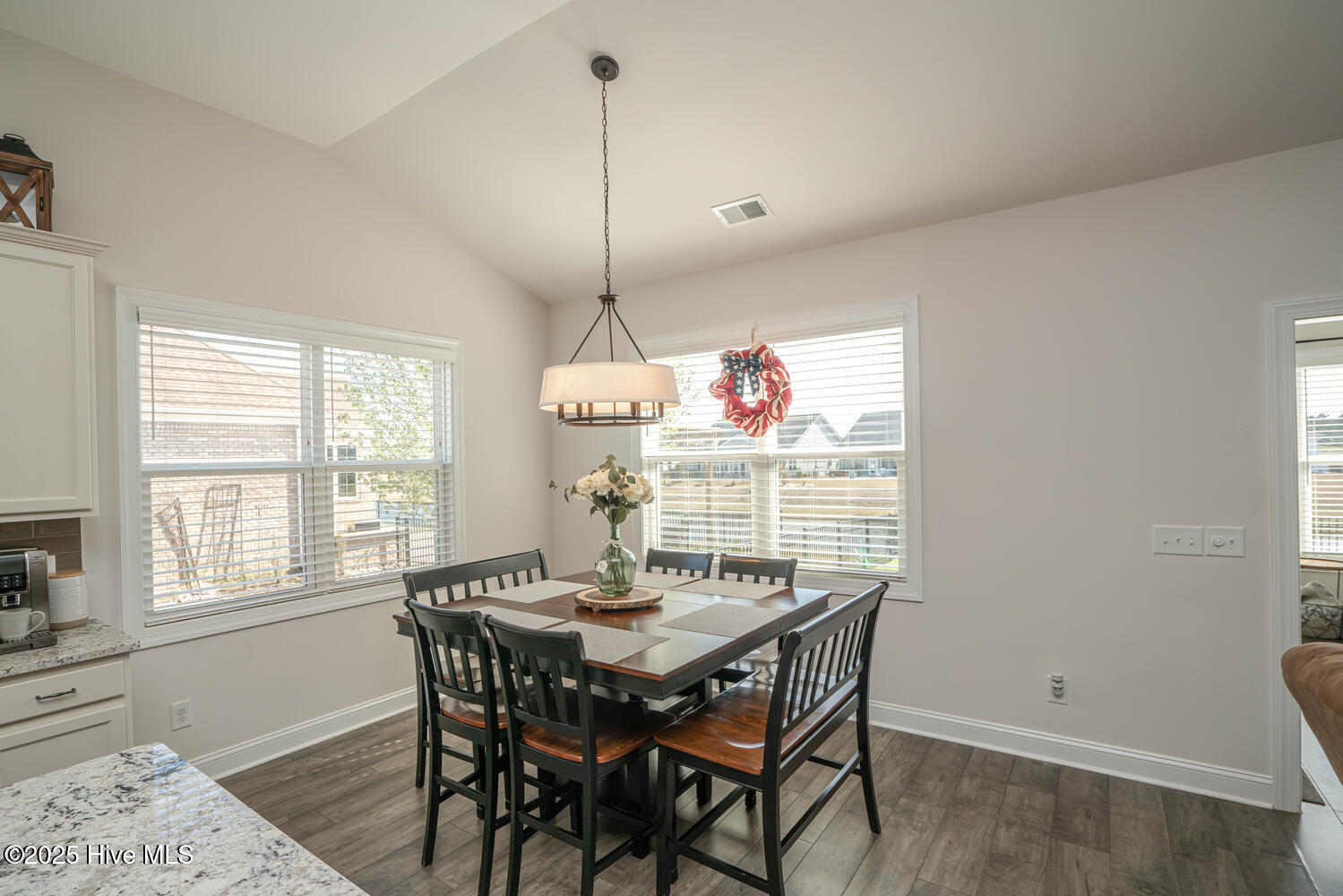 100547229 | Photo 19