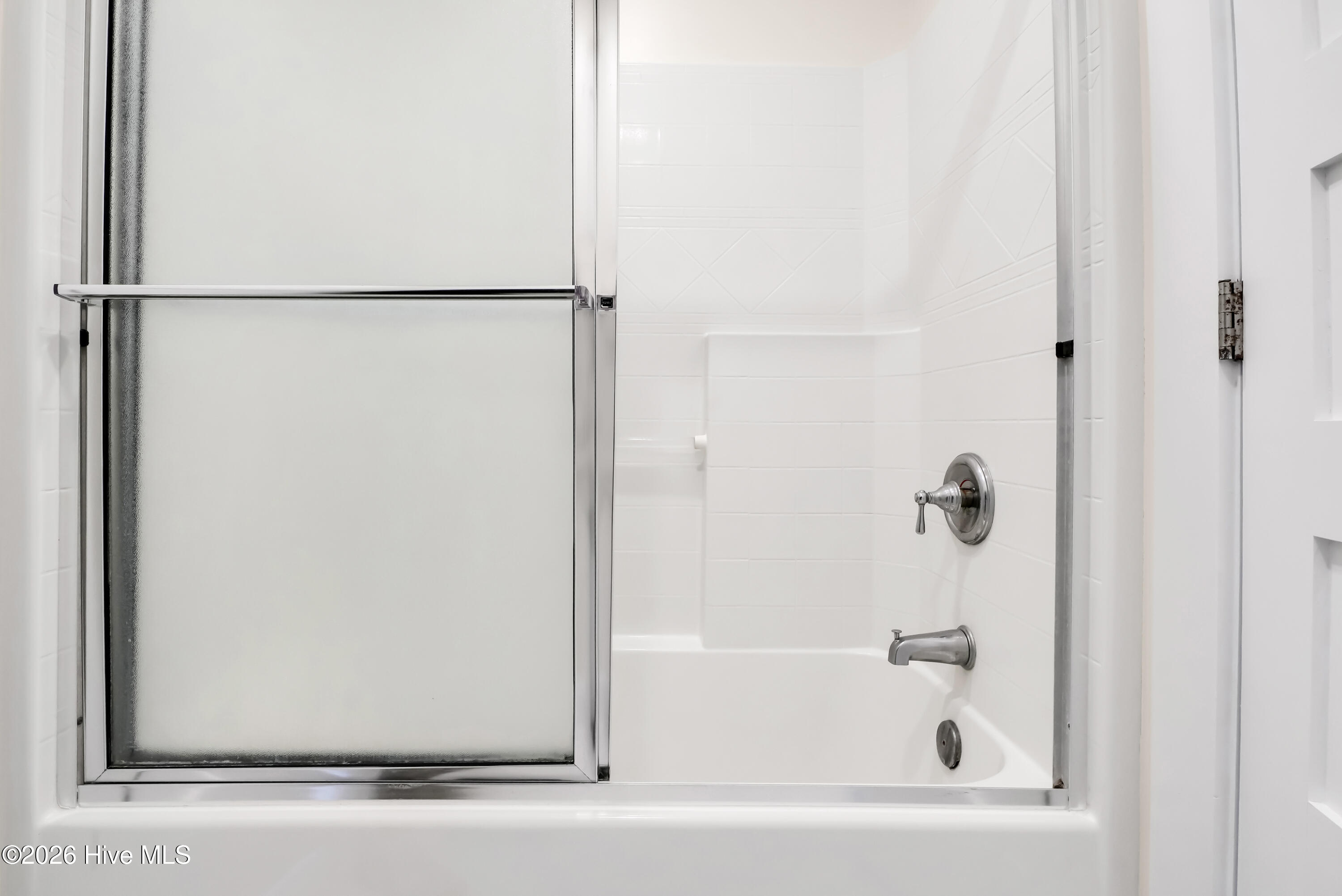 100562457 | Photo 51