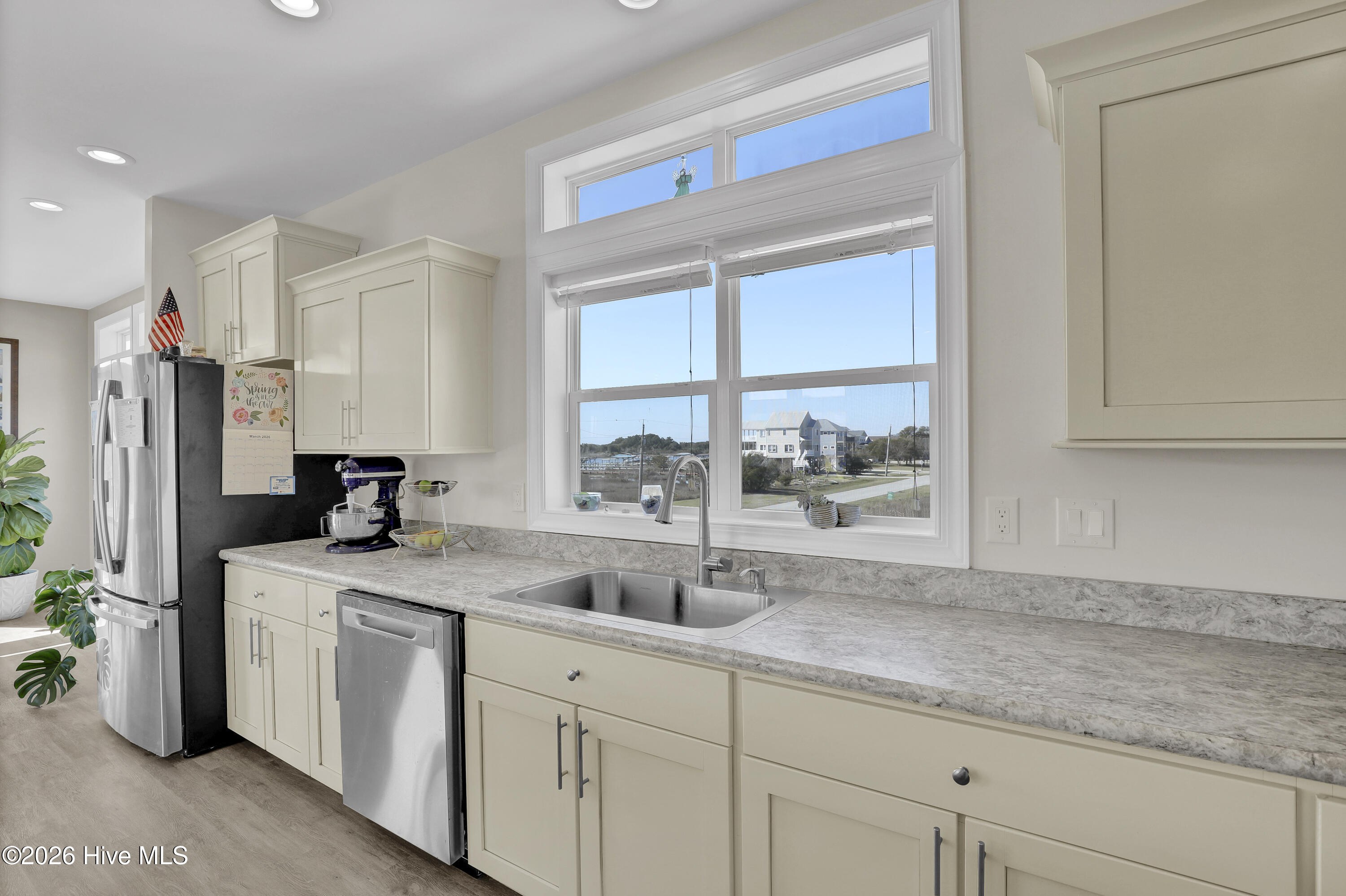 100562204 | Photo 11