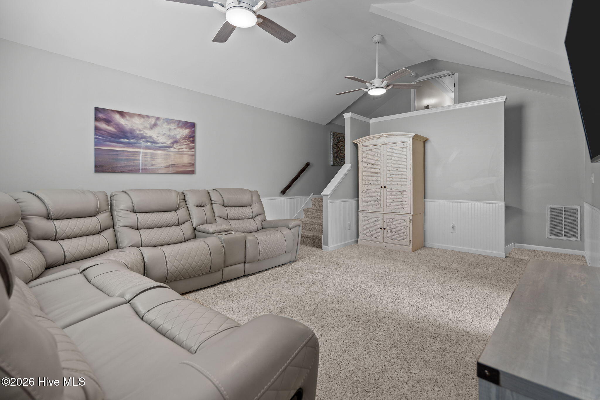 100548092 | Photo 41