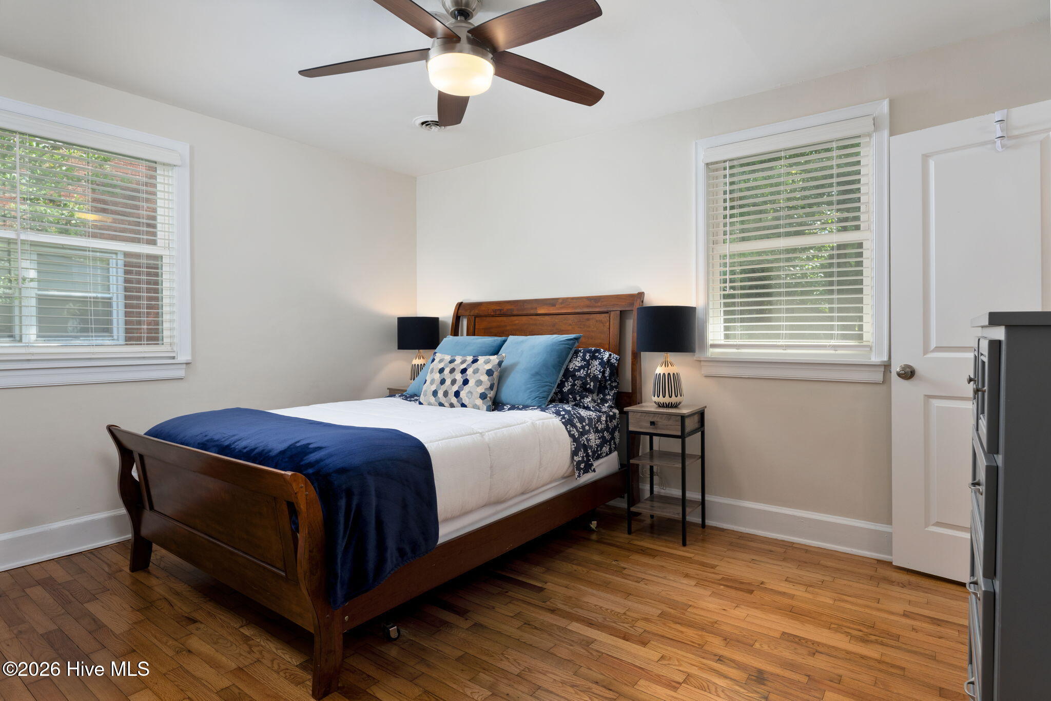 100566182 | Photo 27