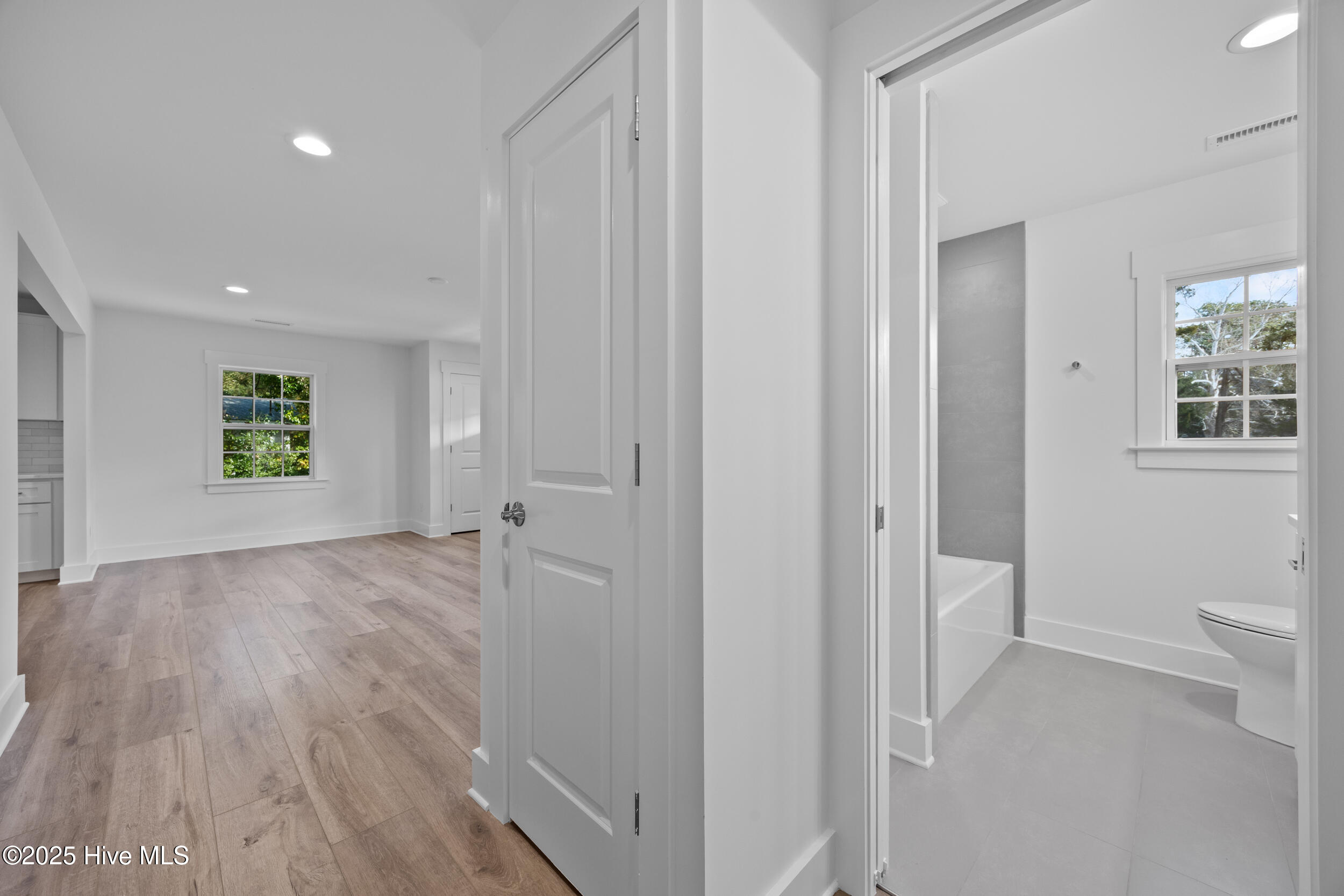 100544279 | Photo 14