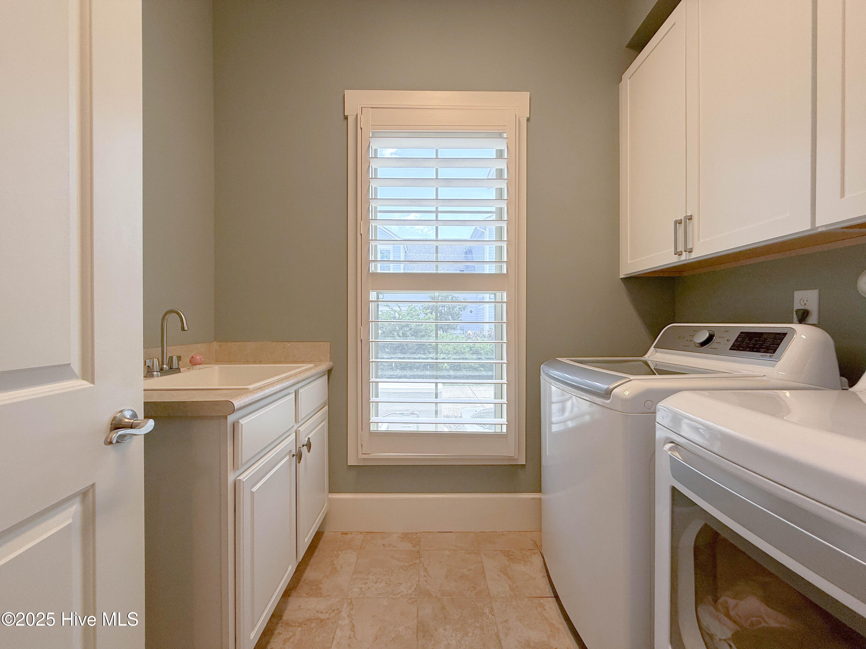 100534073 | Photo 62