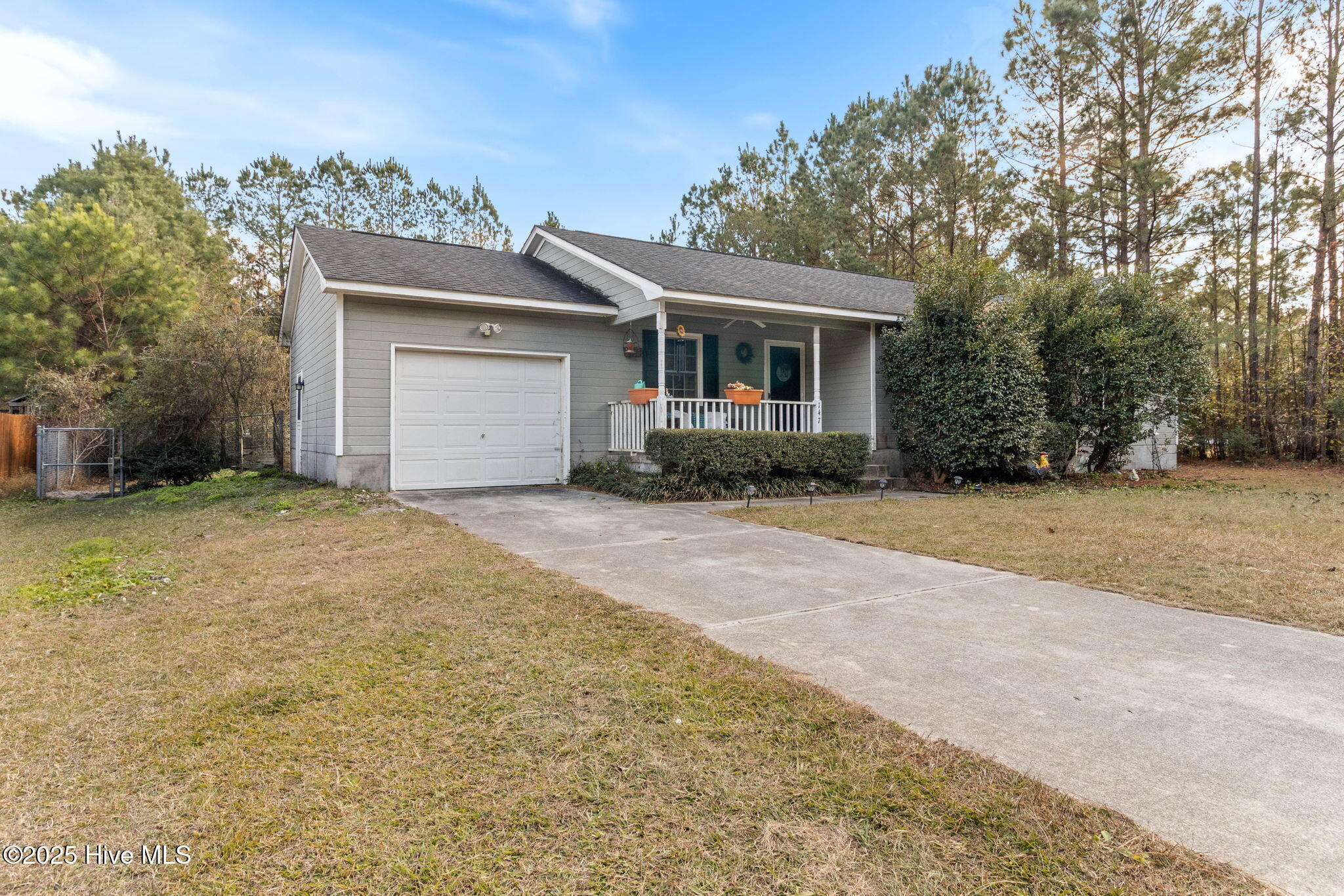 147 Liberty Park Road, Jacksonville, NC 28540 – photo 3: 3-web-or-mls-IMG_7247RE