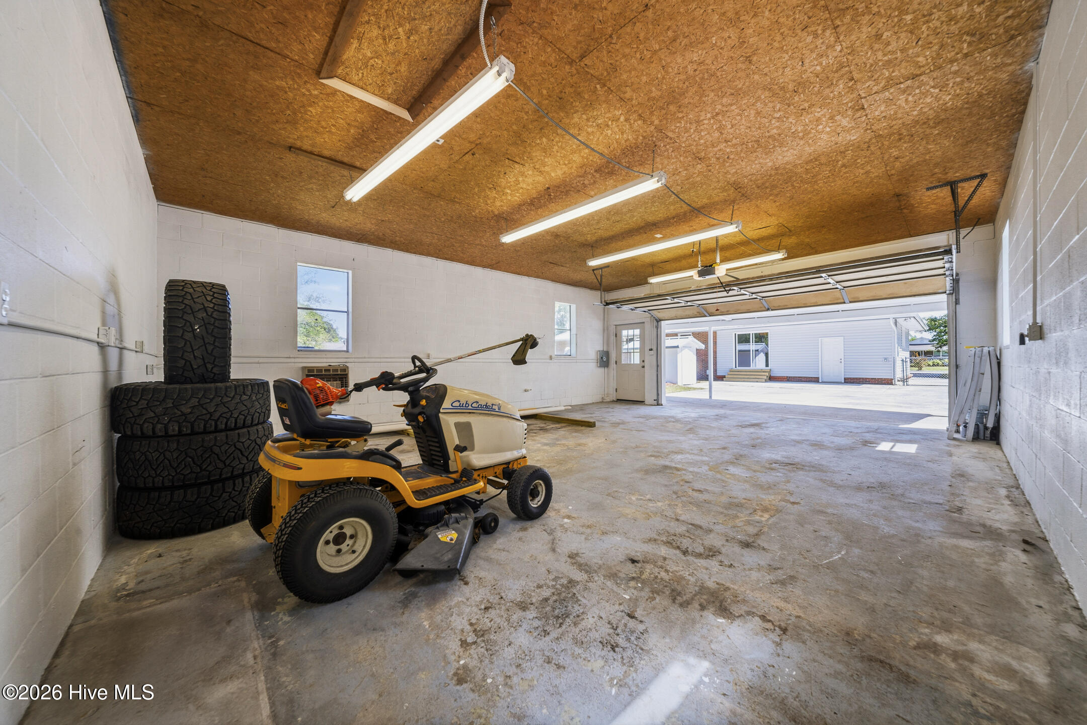 100570664 | Photo 47