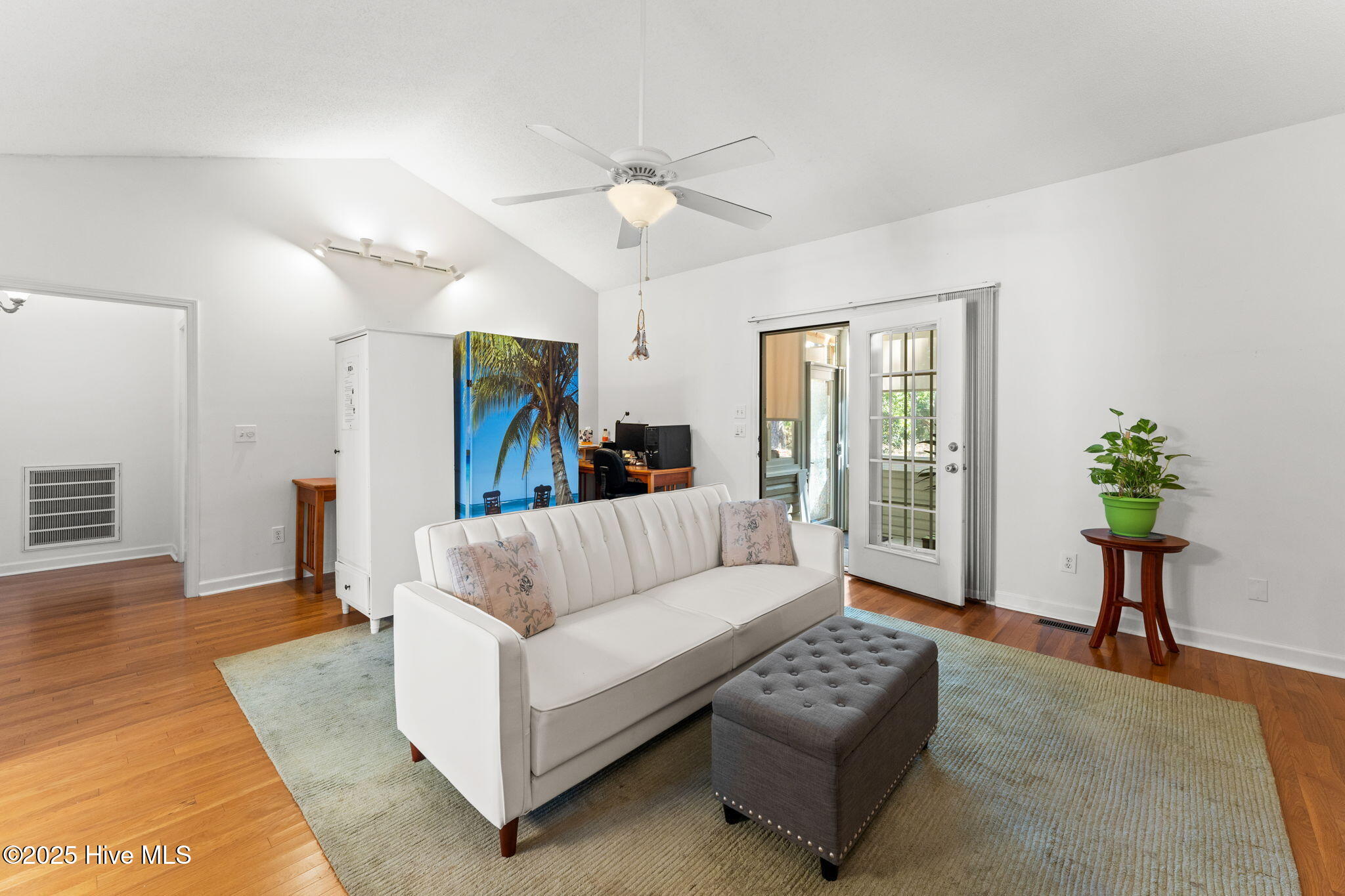 100539831 | Photo 13