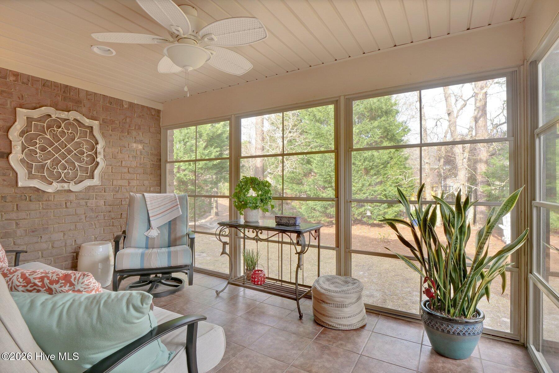 100562054 | Photo 22