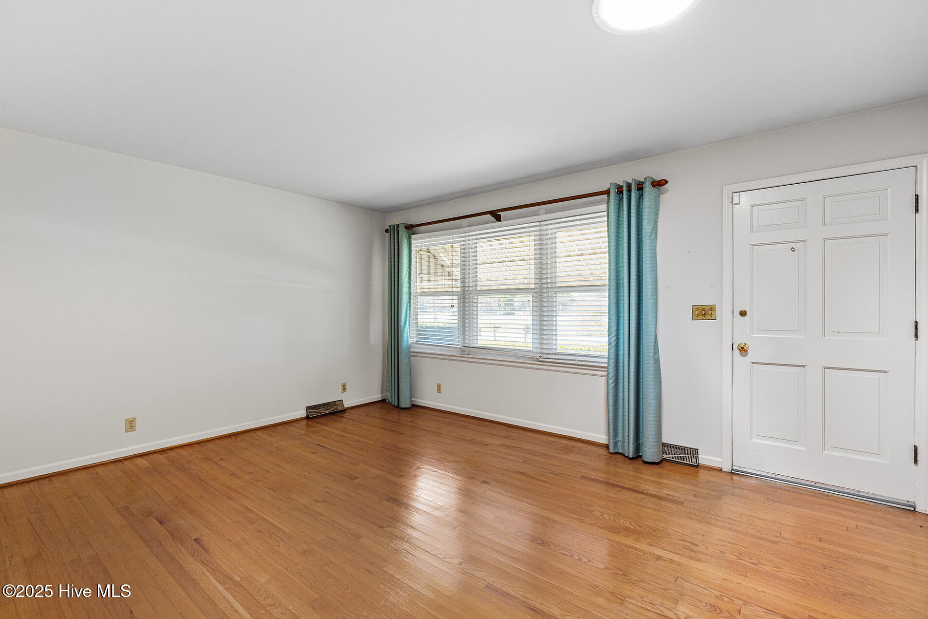 Homes for sale in Wilmington, NC | 722 N College Rd, Wilmington, NC 28405 | MLS# 100536633