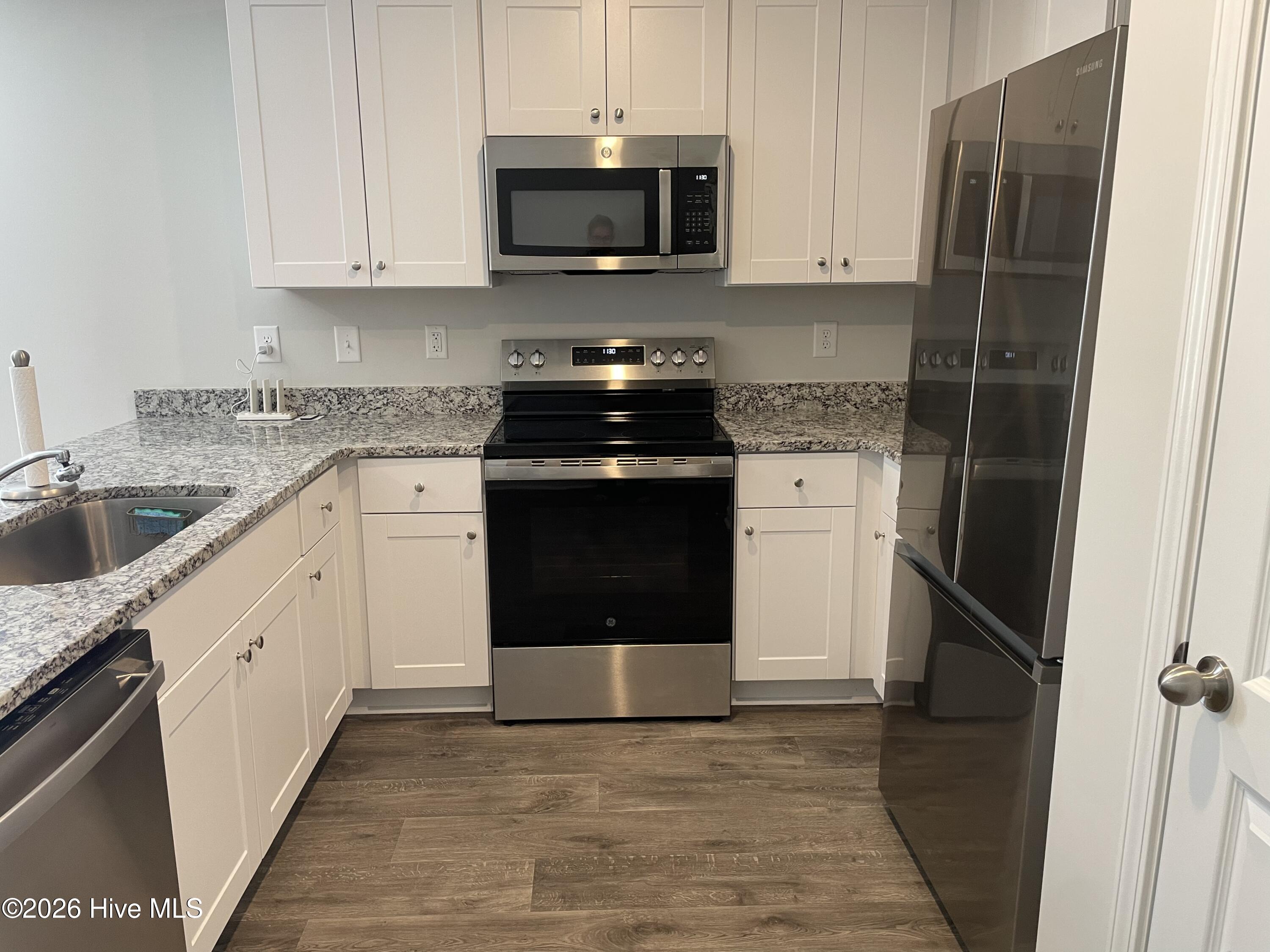 100560586 | Photo 12