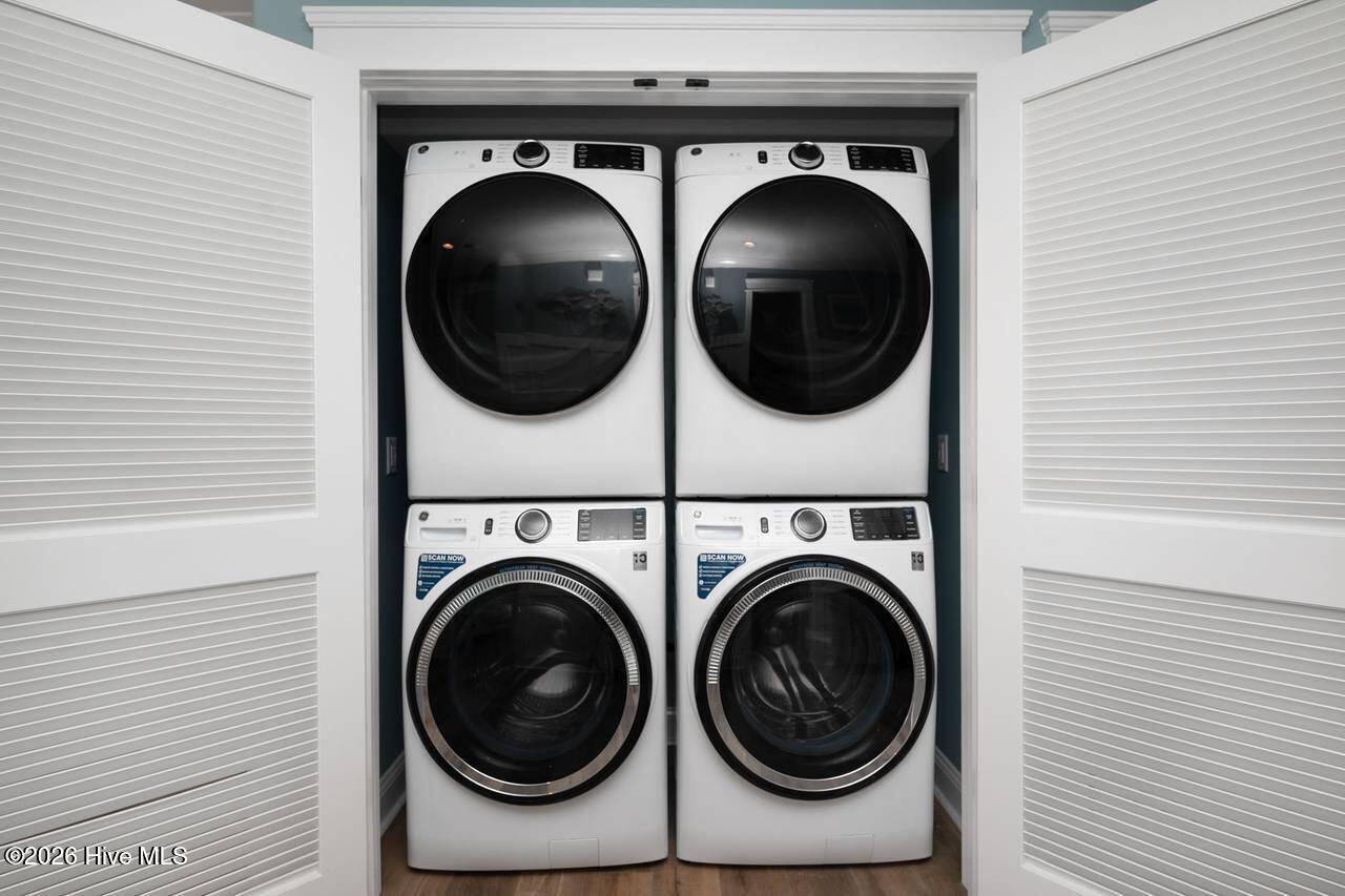 100560212 | Photo 96