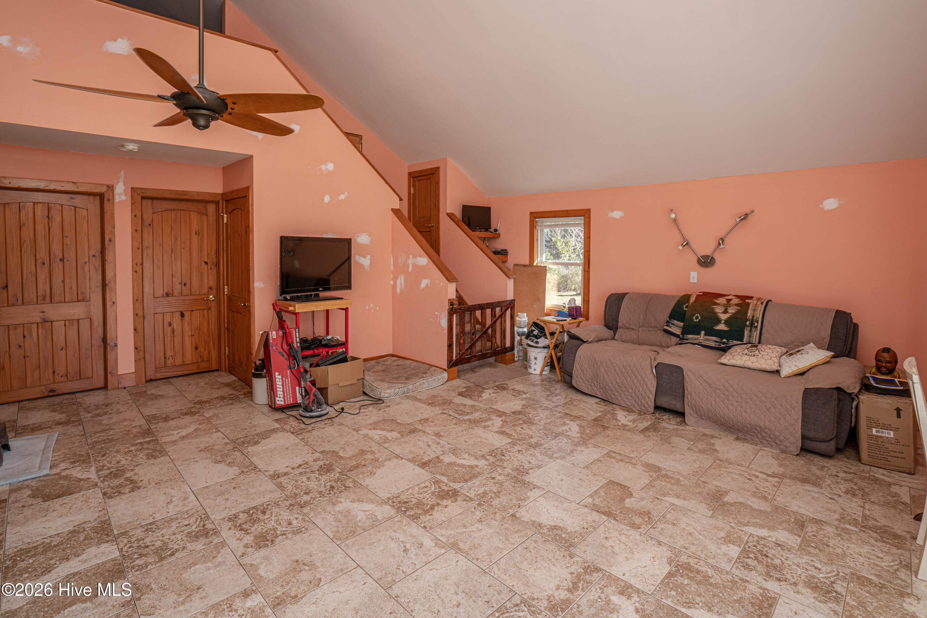 100549840 | Photo 16