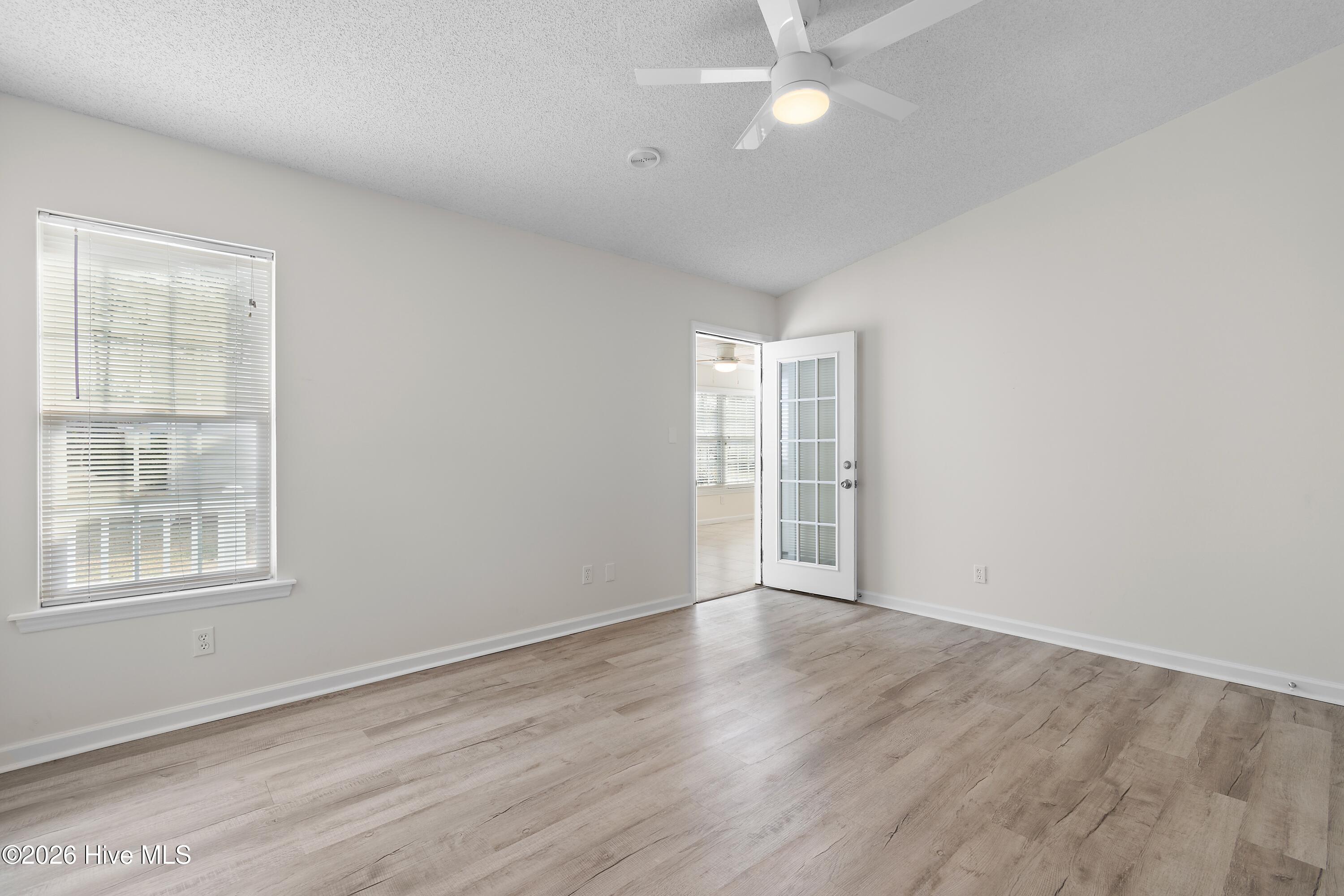 100550684 | Photo 17