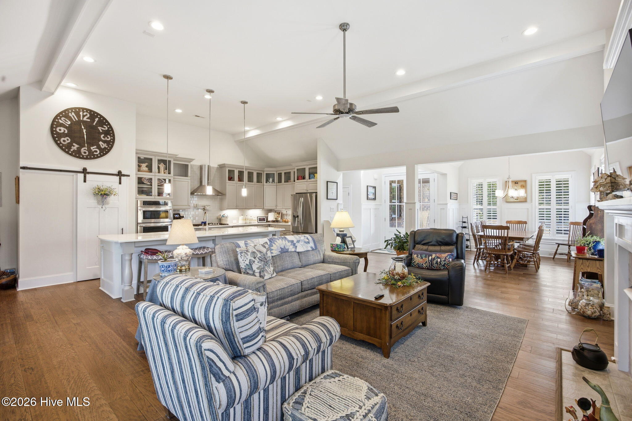 100569856 | Photo 13