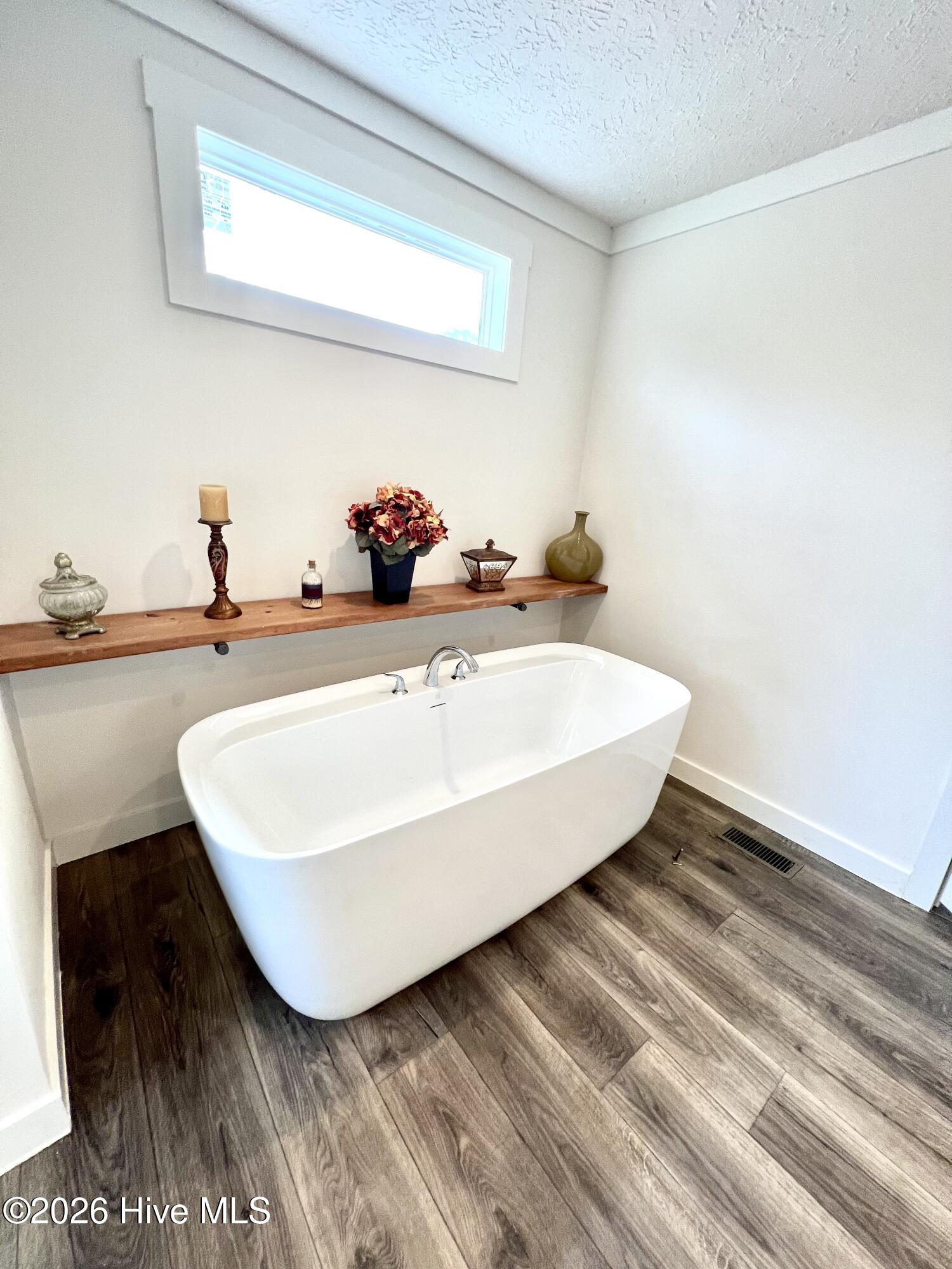 100558277 | Photo 19