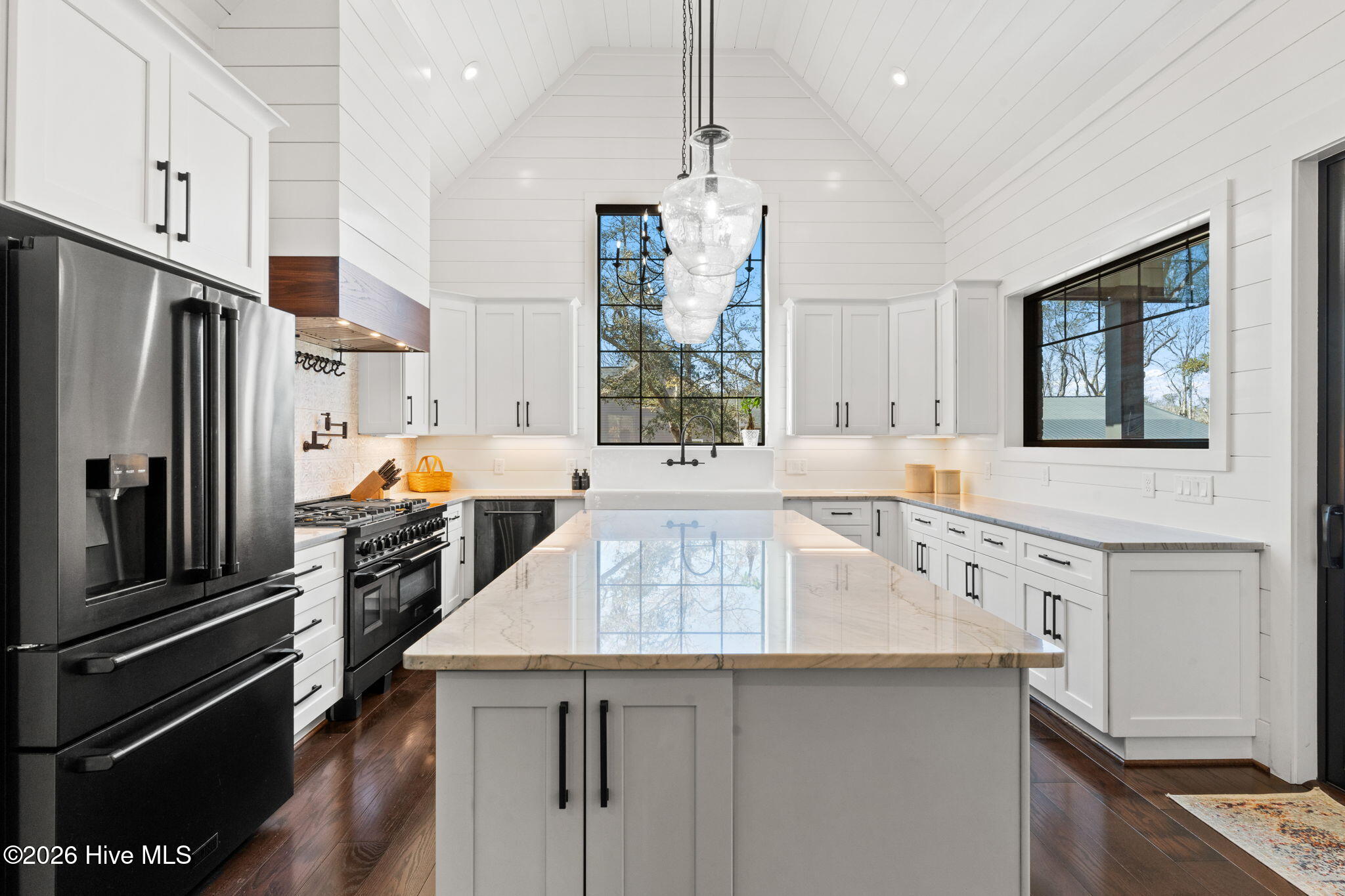 100554419 | Photo 21