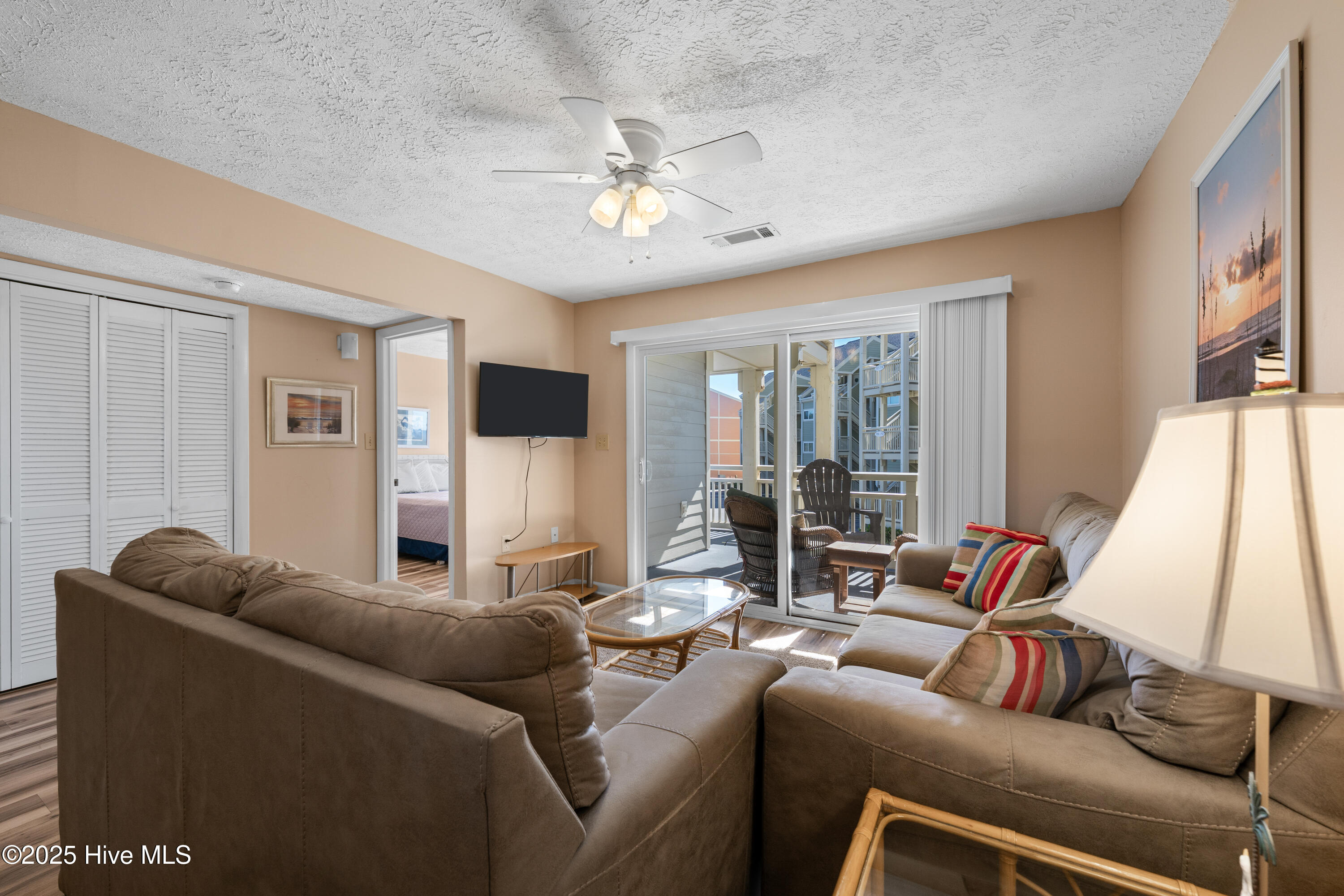 100539847 | Photo 24