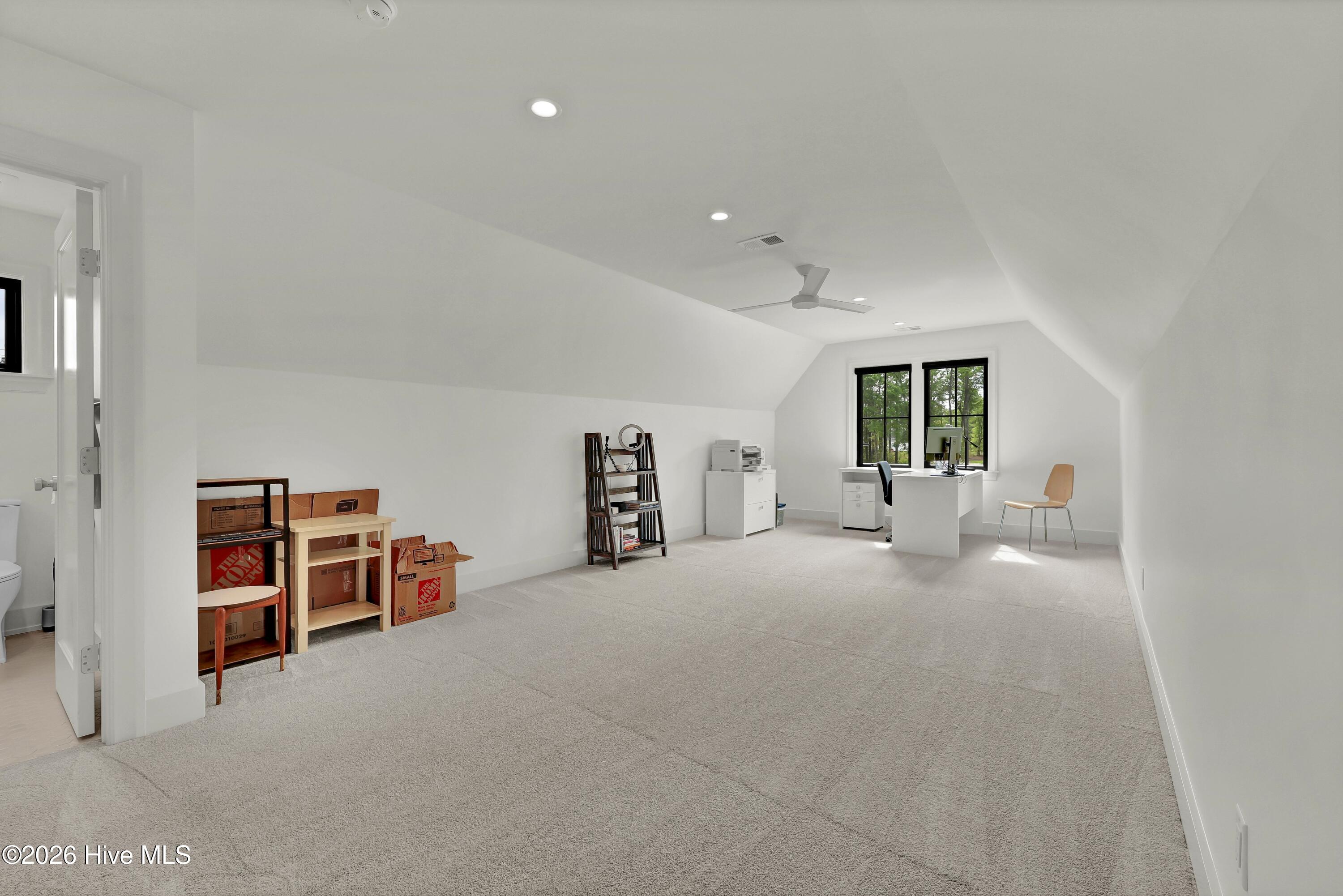 100565656 | Photo 35