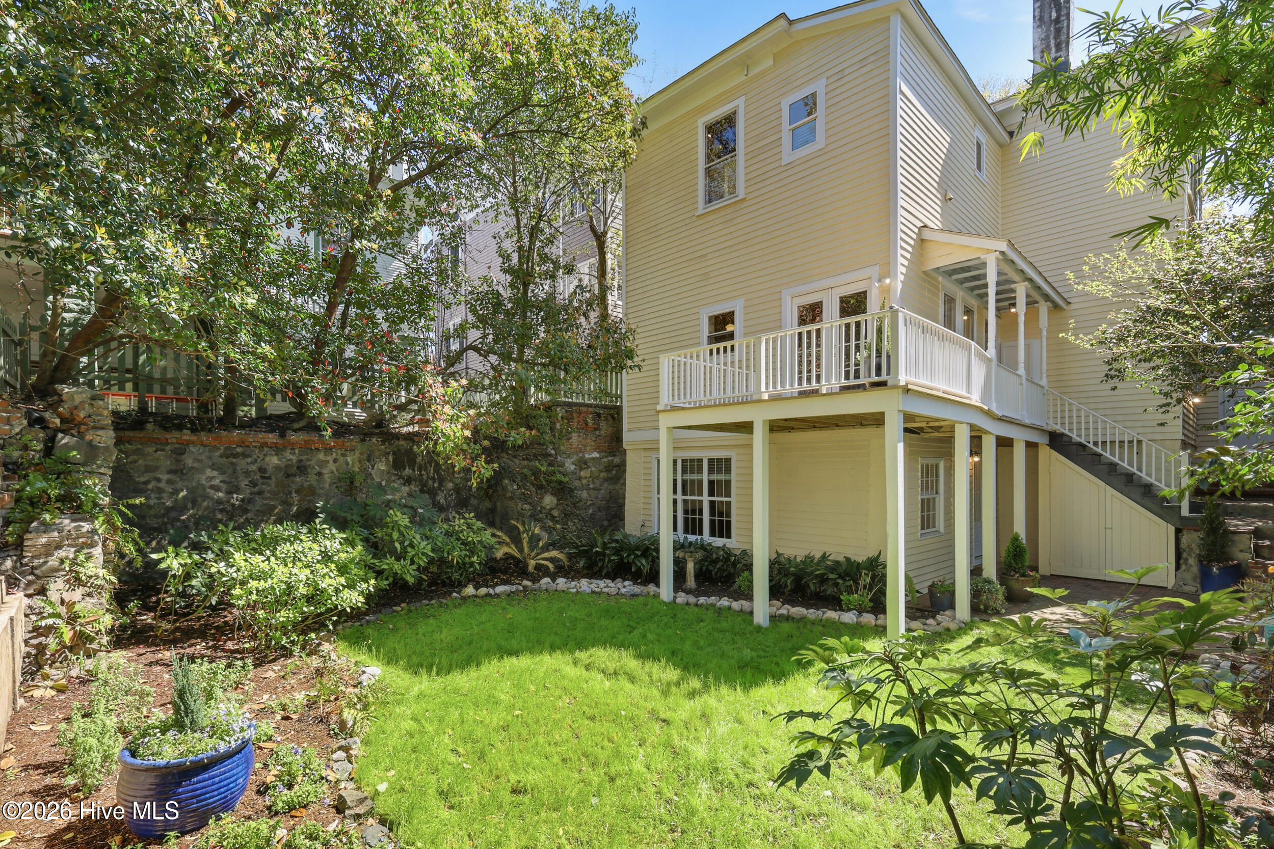 100561300 | Photo 63