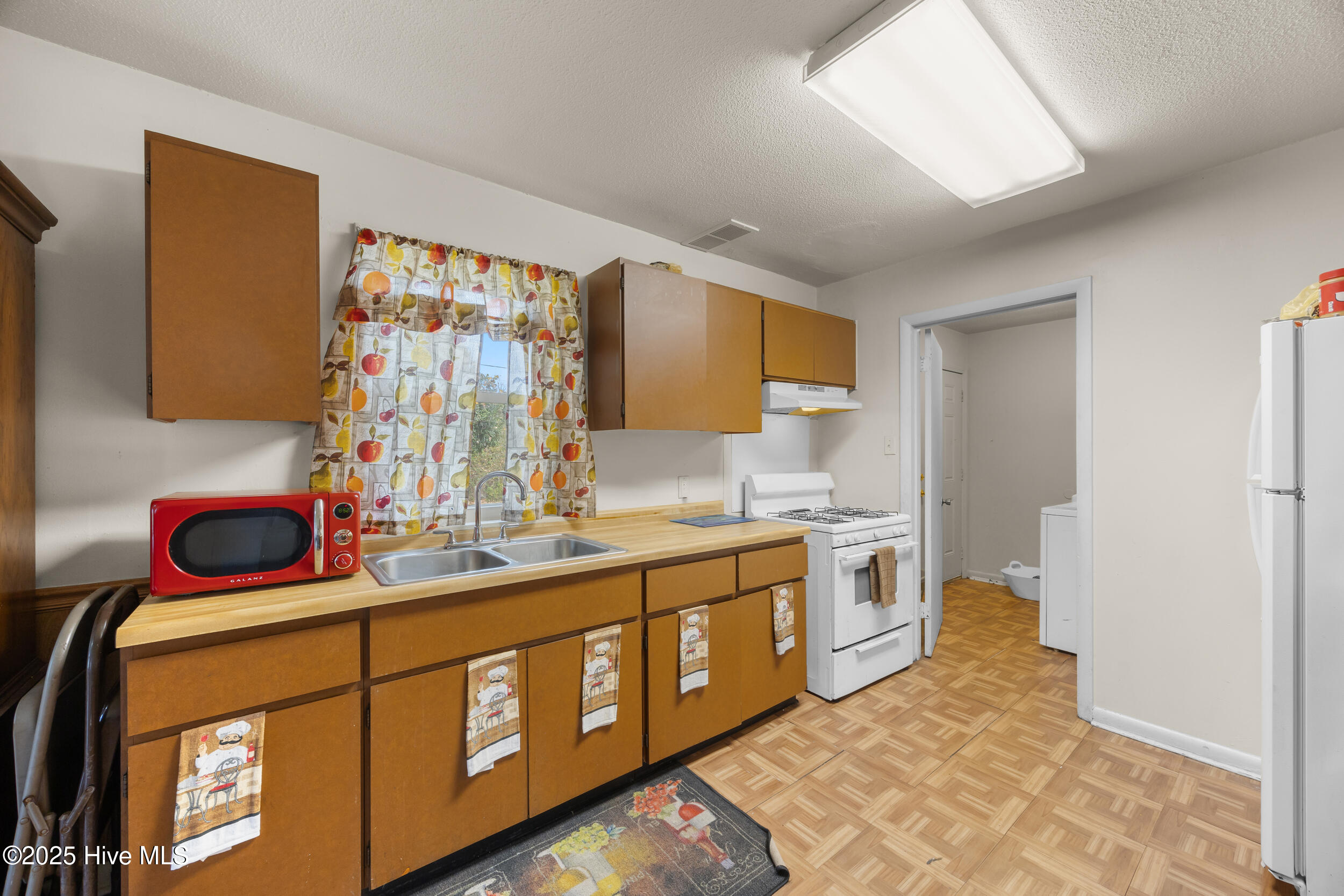 100541005 | Photo 13