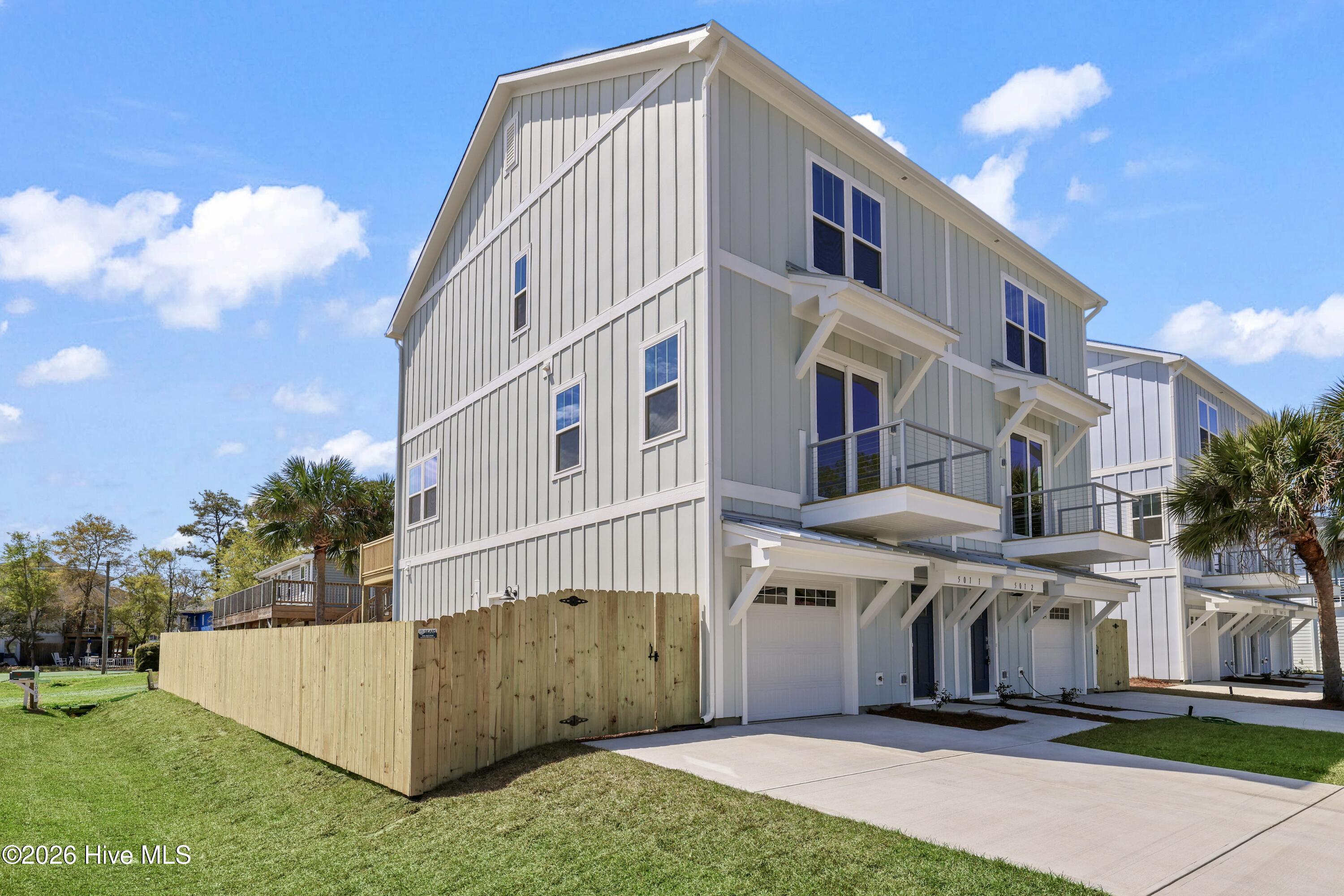 100561873 | Photo 51