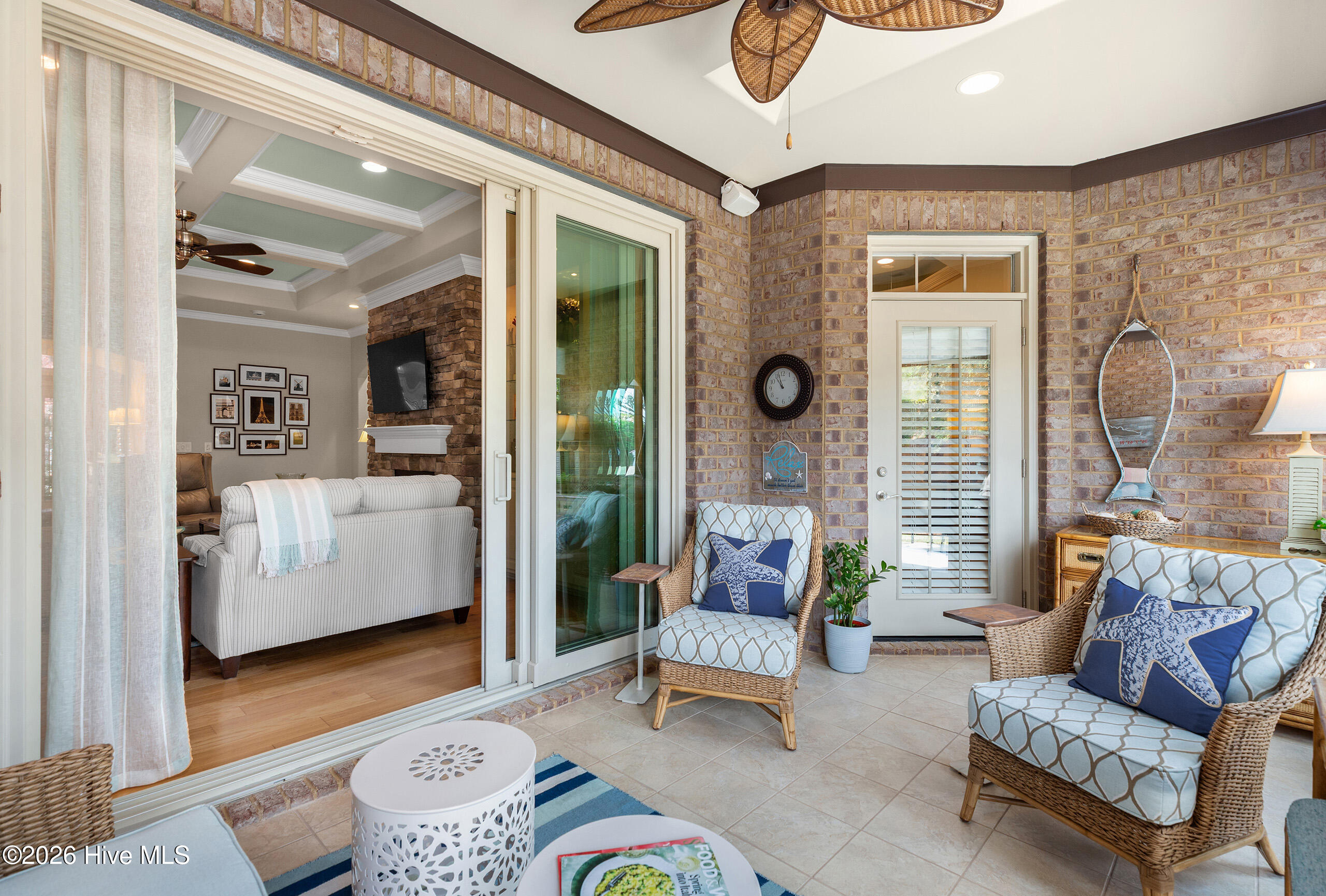 100567107 | Photo 16