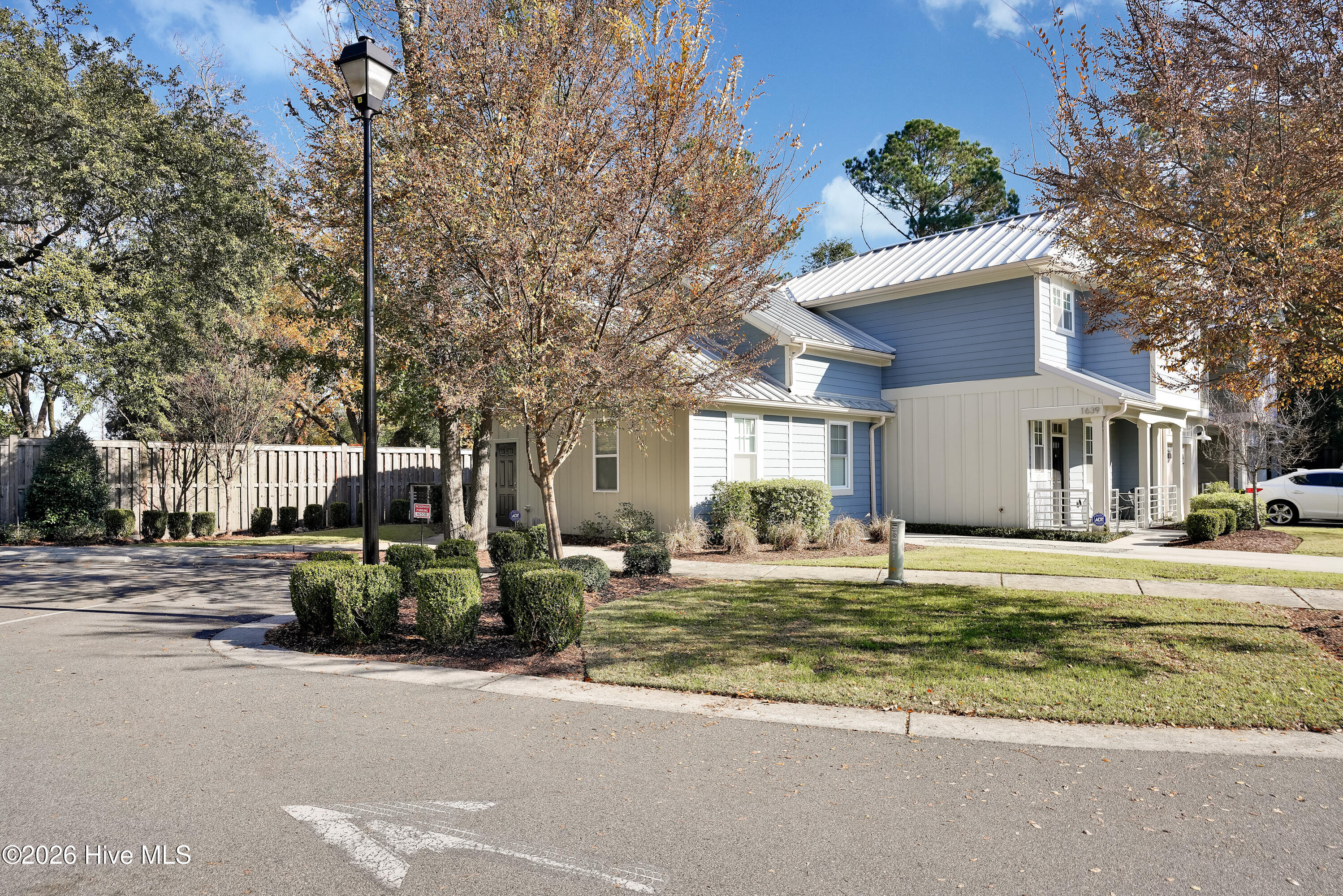 100567789 | Photo 29