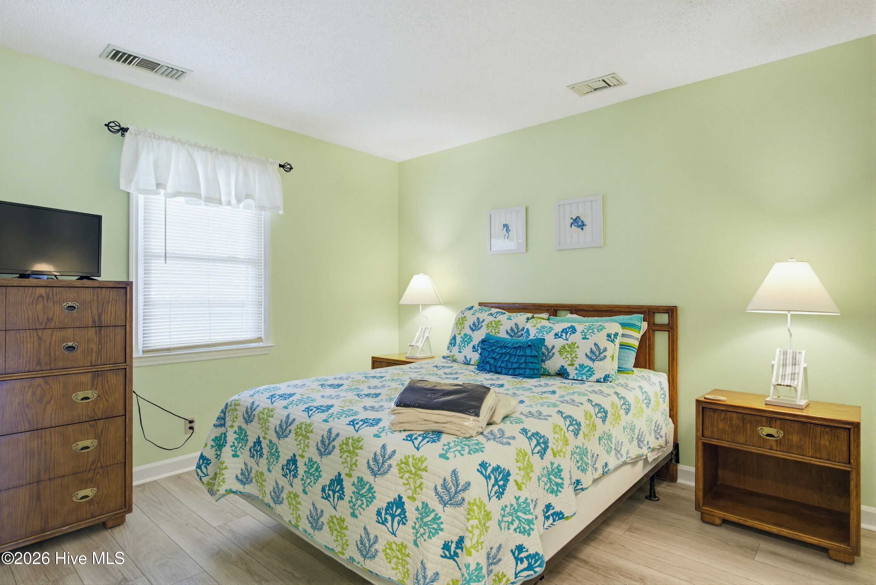 100566316 | Photo 24