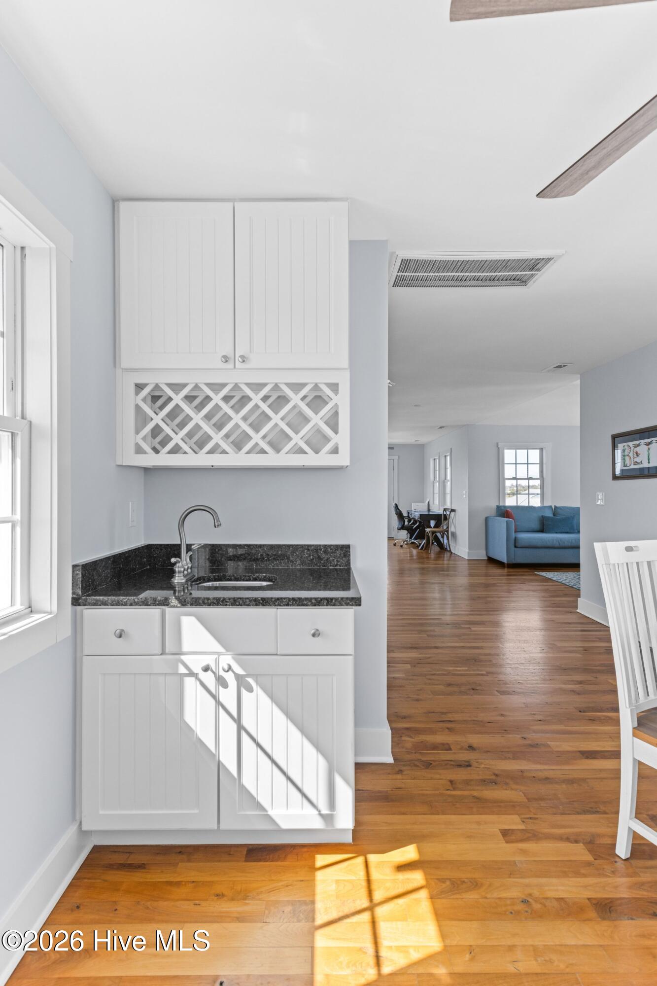 100557261 | Photo 44