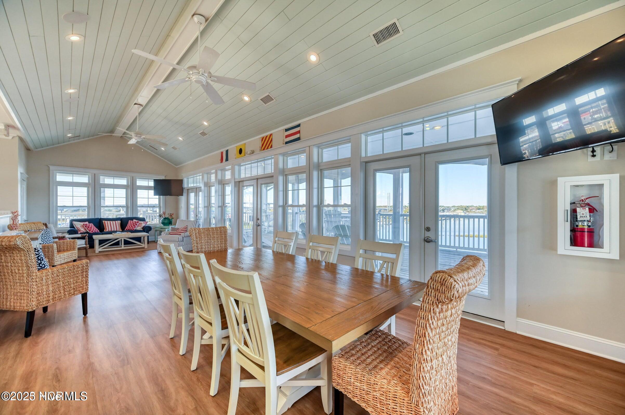 100514575 | Photo 36