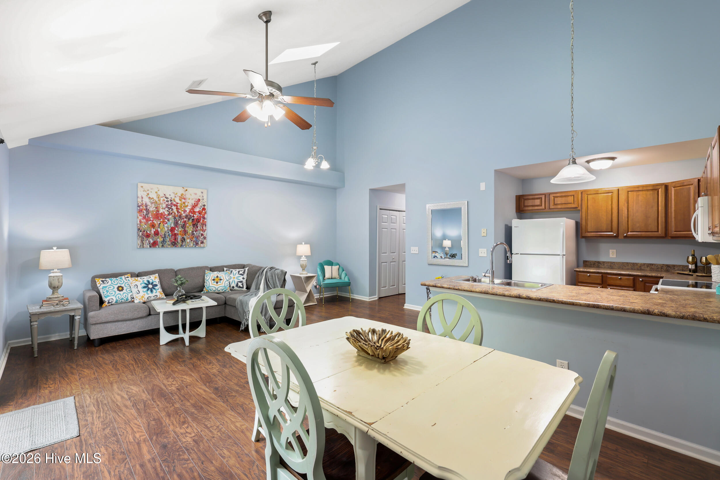 100570550 | Photo 10