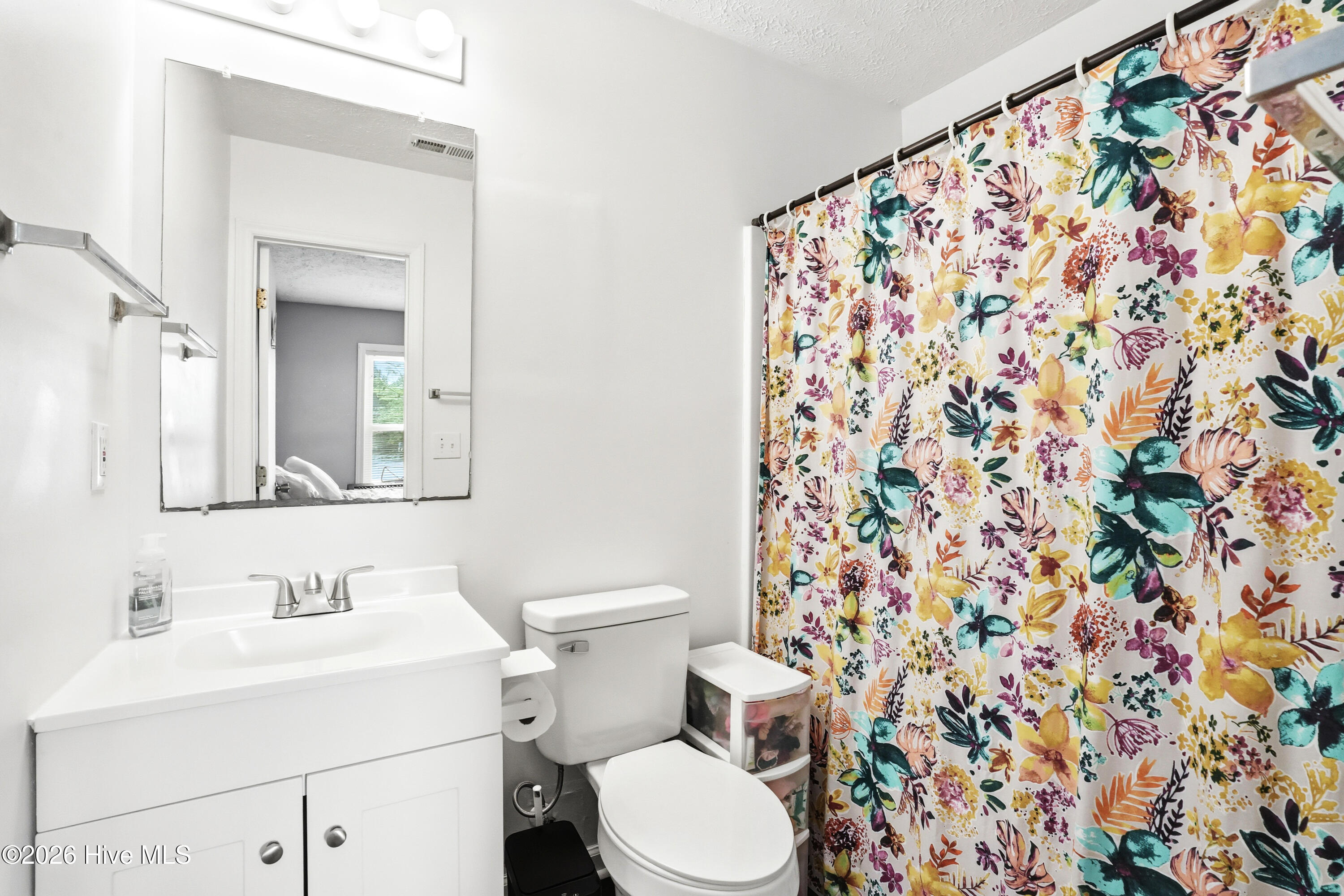 100566190 | Photo 16