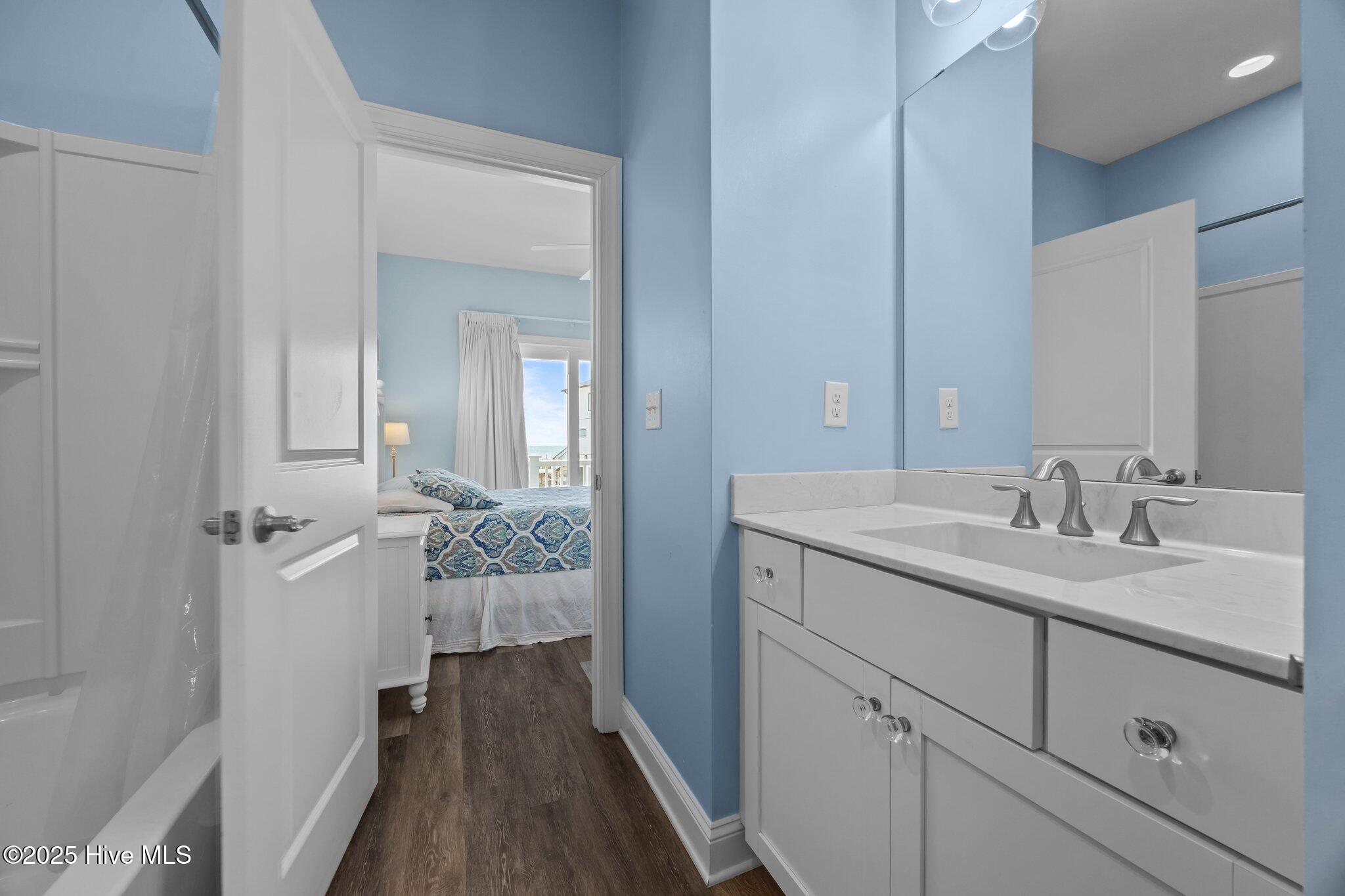 100547426 | Photo 24