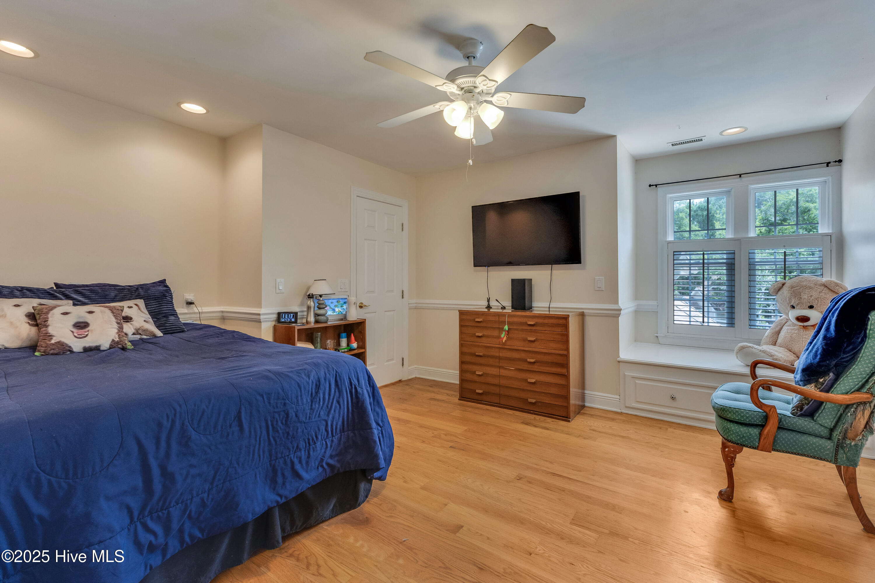 100517619 | Photo 44