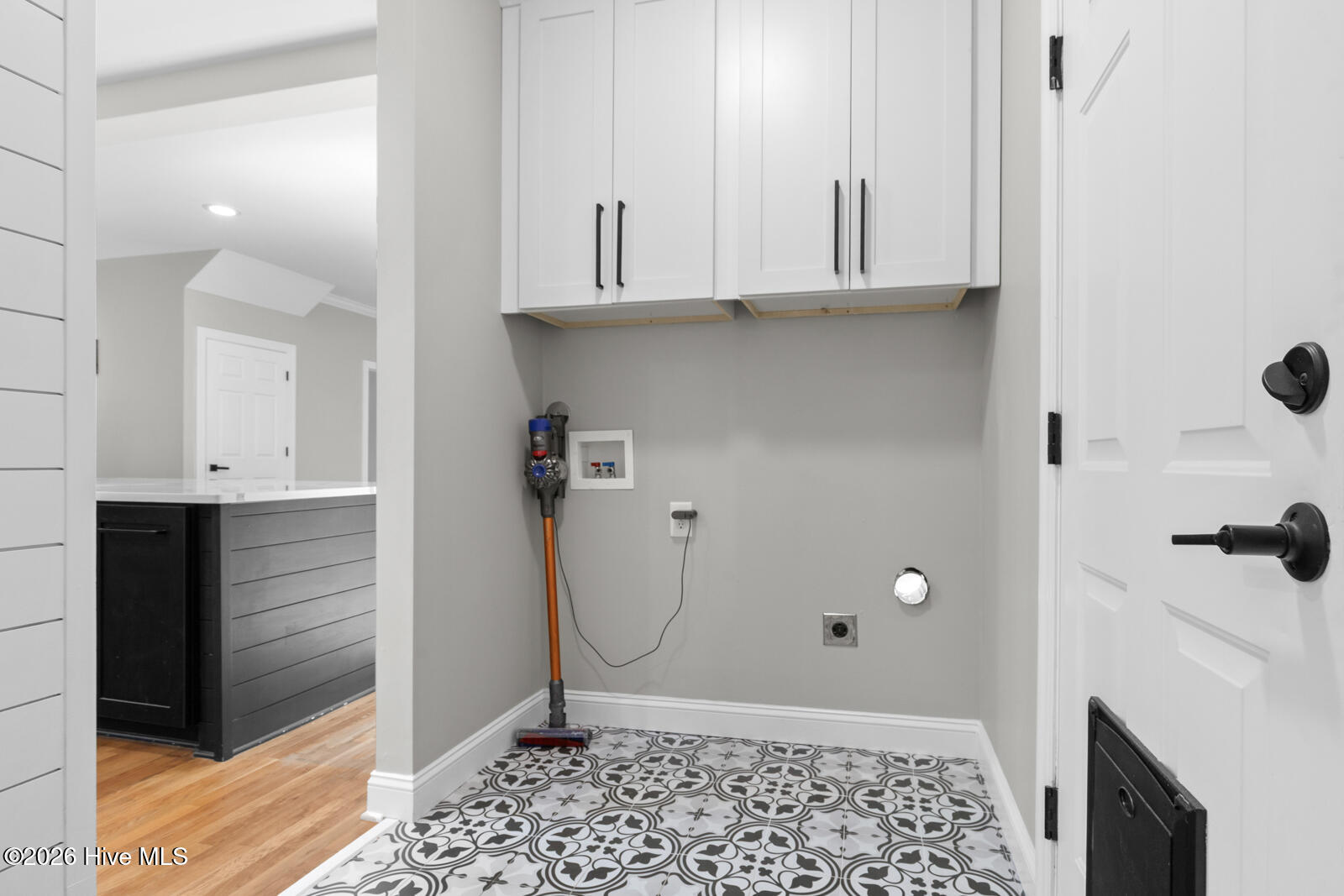 100569189 | Photo 22