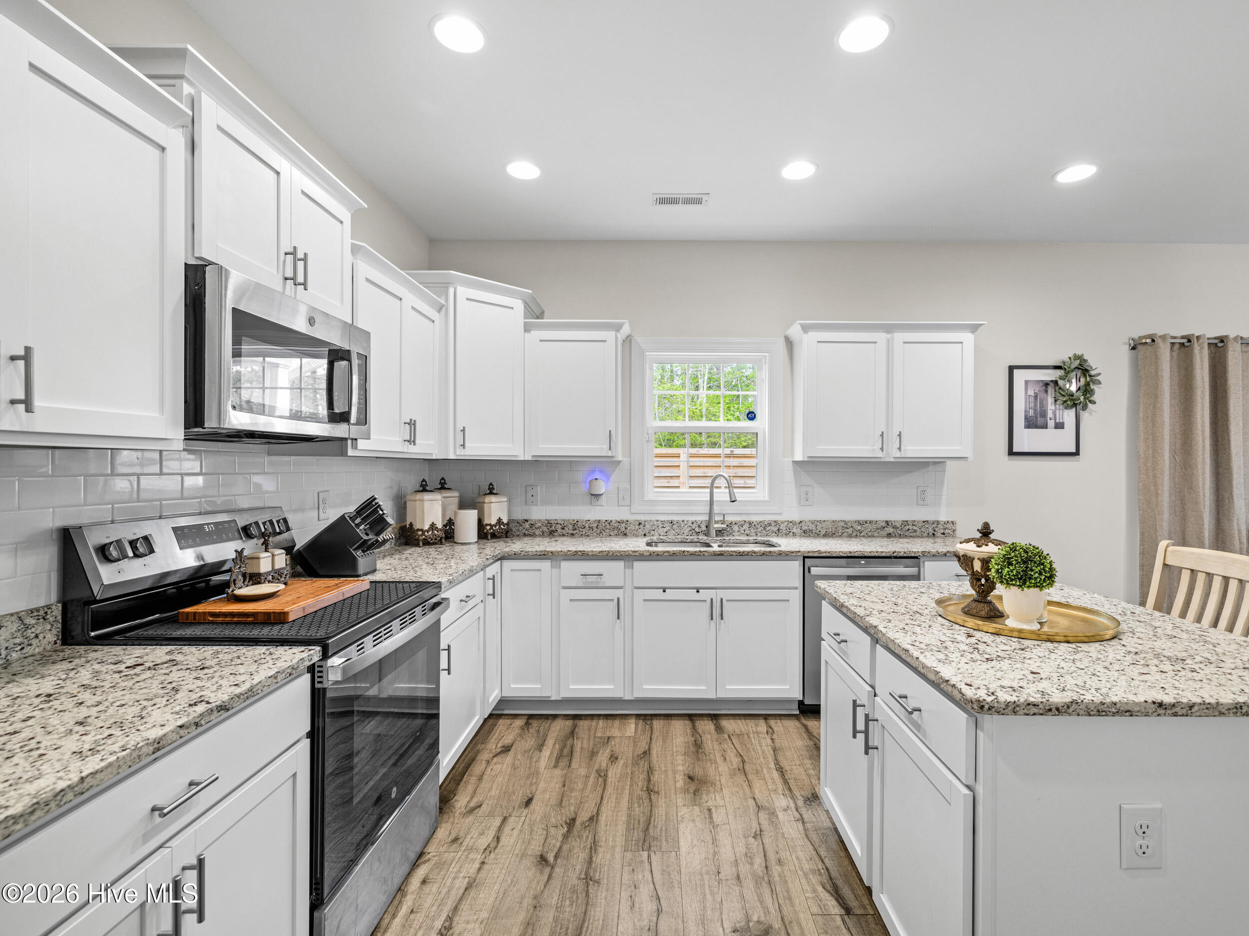 100569509 | Photo 21