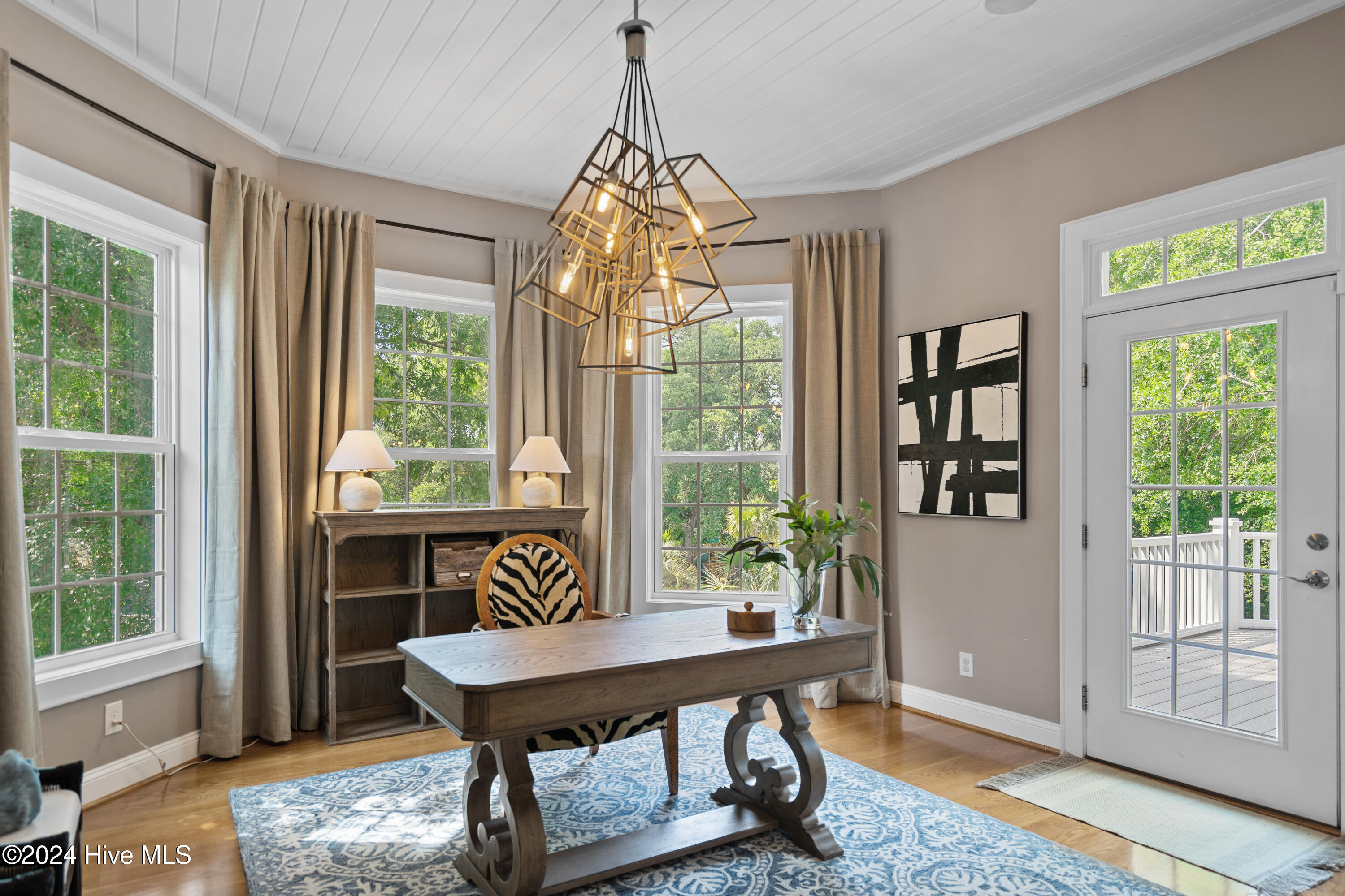 100550699 | Photo 25