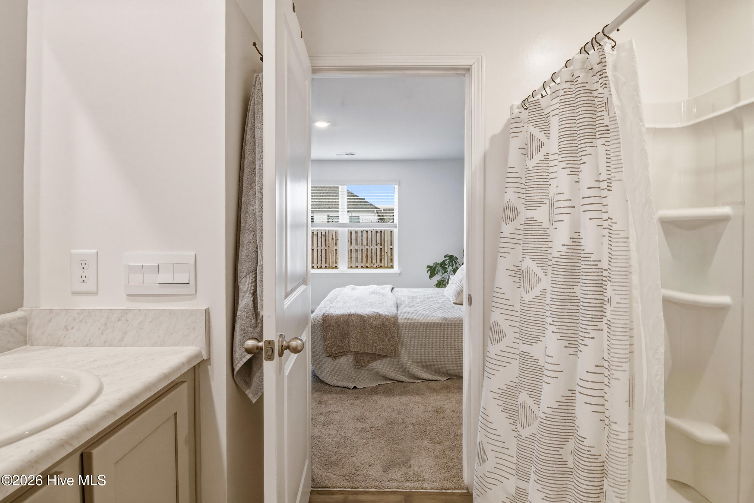 100555979 | Photo 36