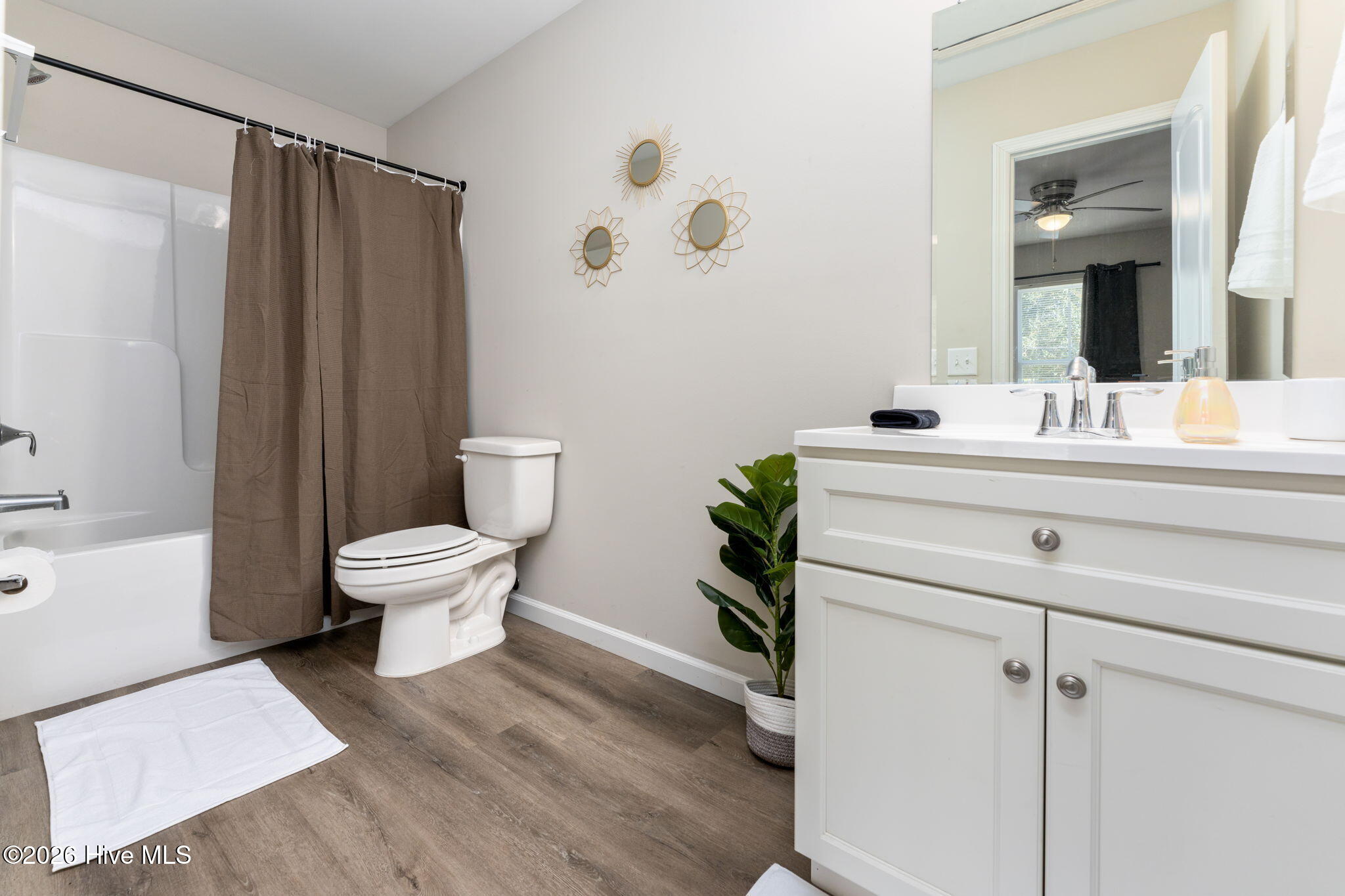 100559438 | Photo 21