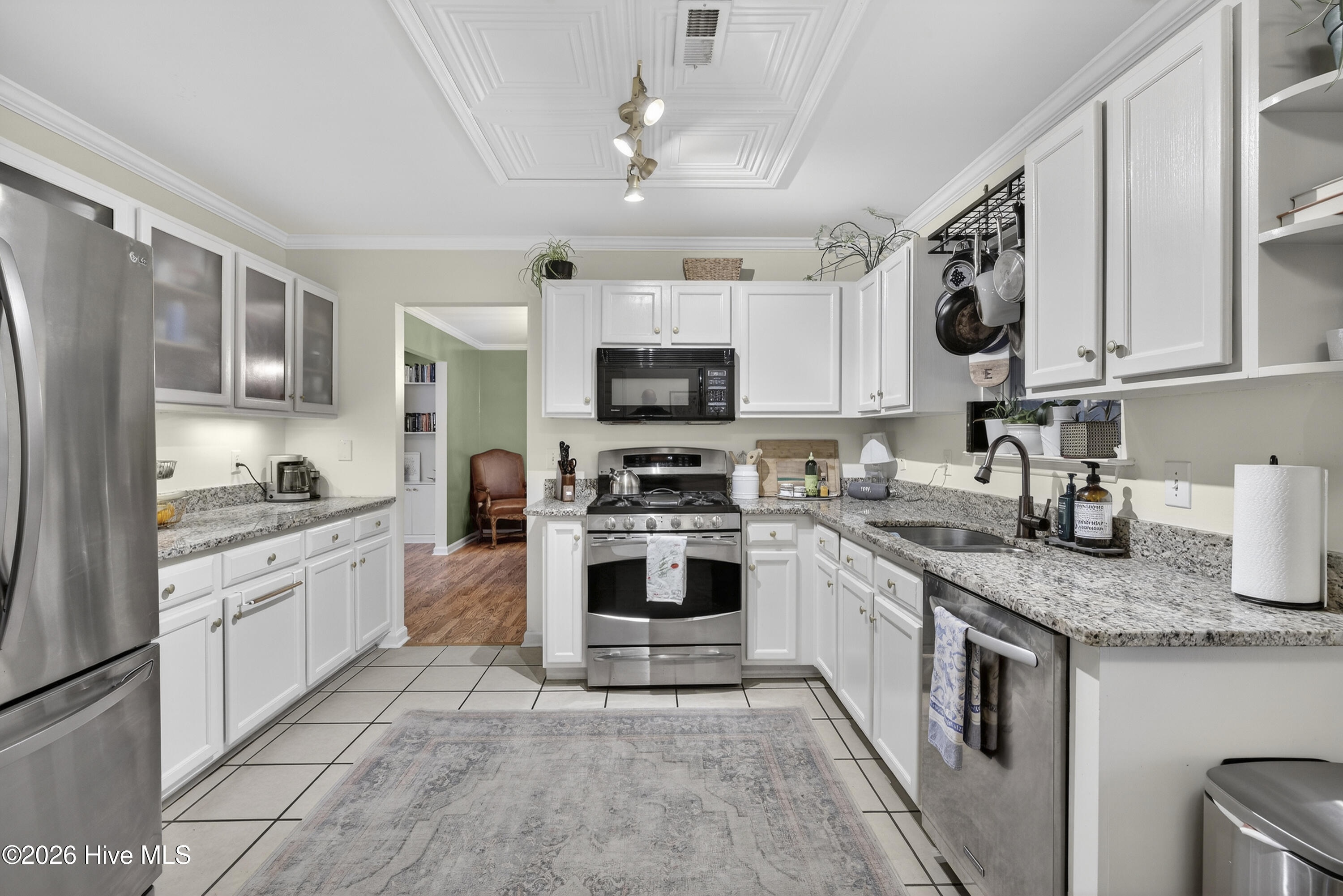 100558180 | Photo 12