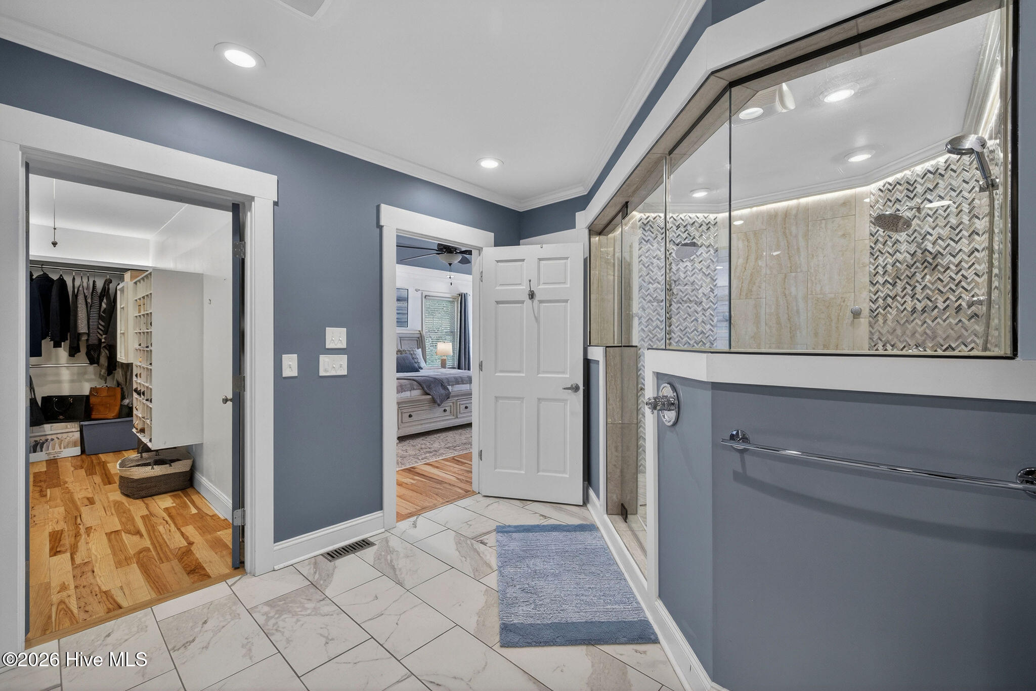 100567485 | Photo 32