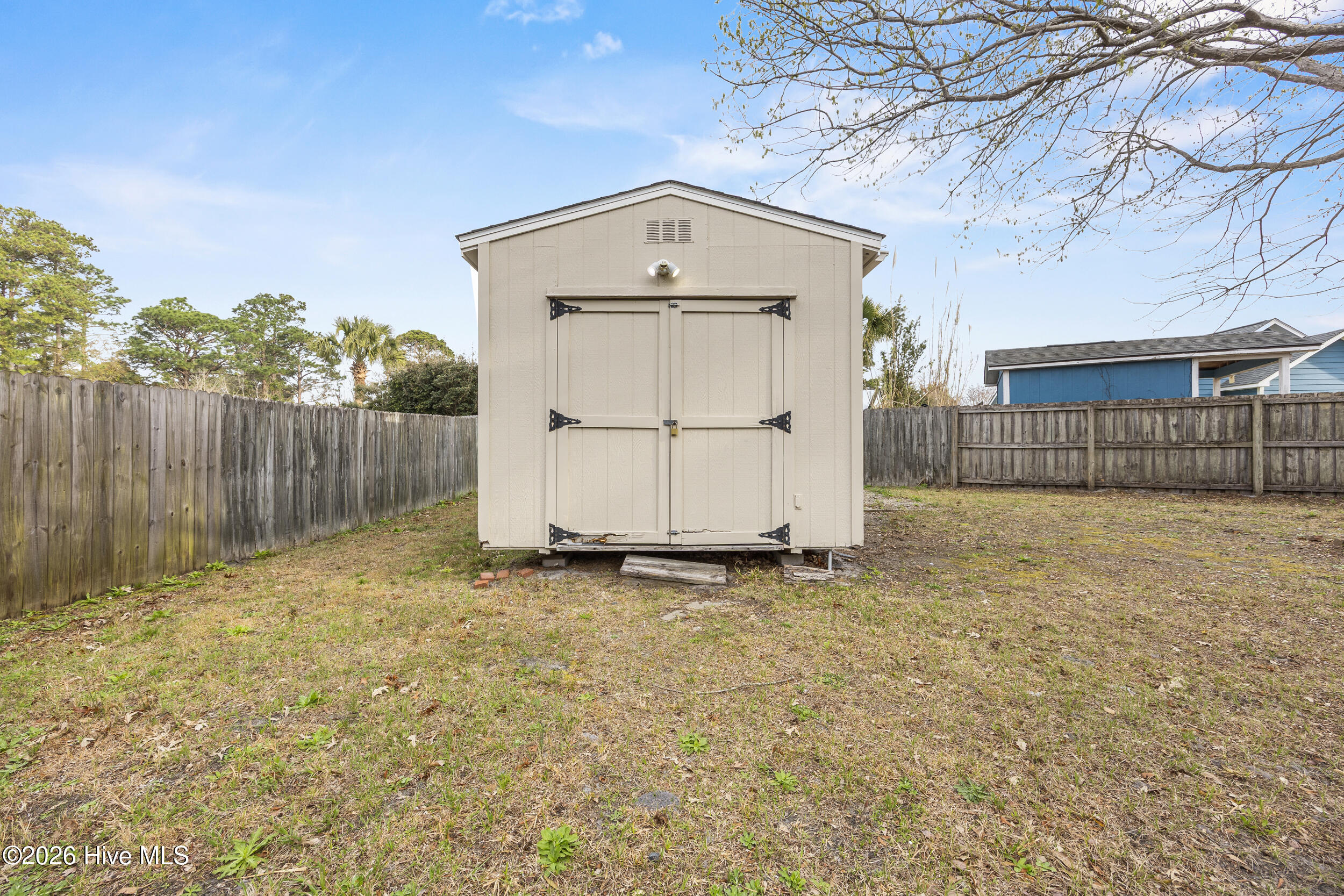 100560305 | Photo 42