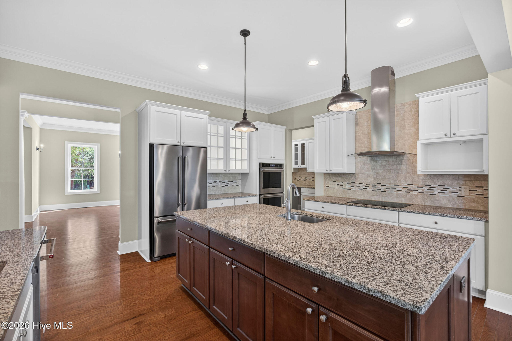 100566414 | Photo 26