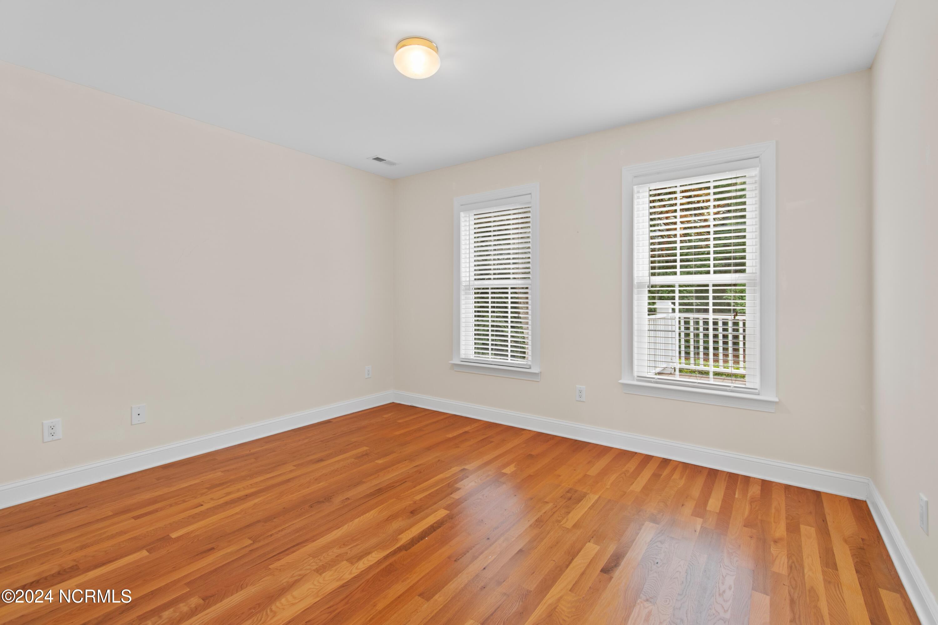 100553492 | Photo 17