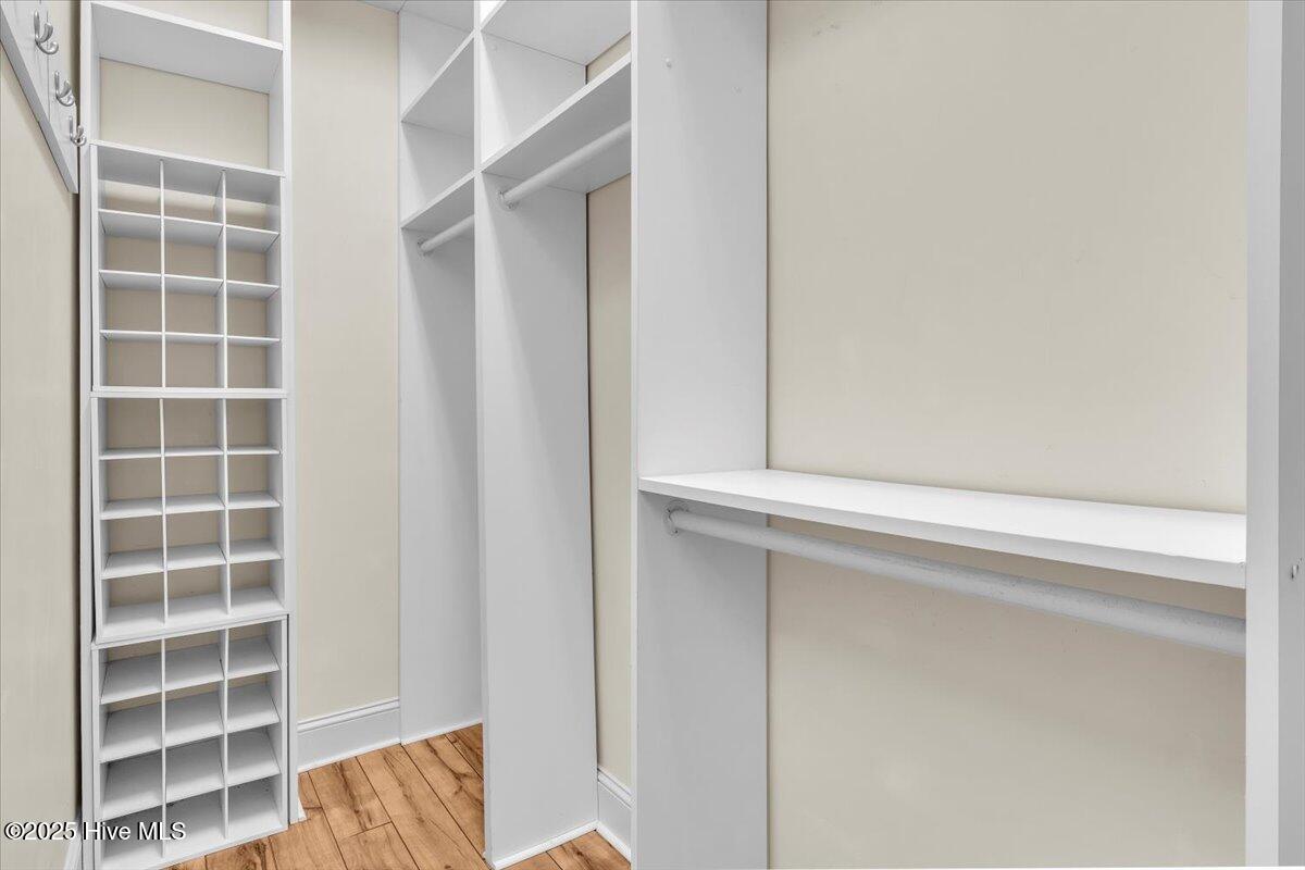 100545058 | Photo 33