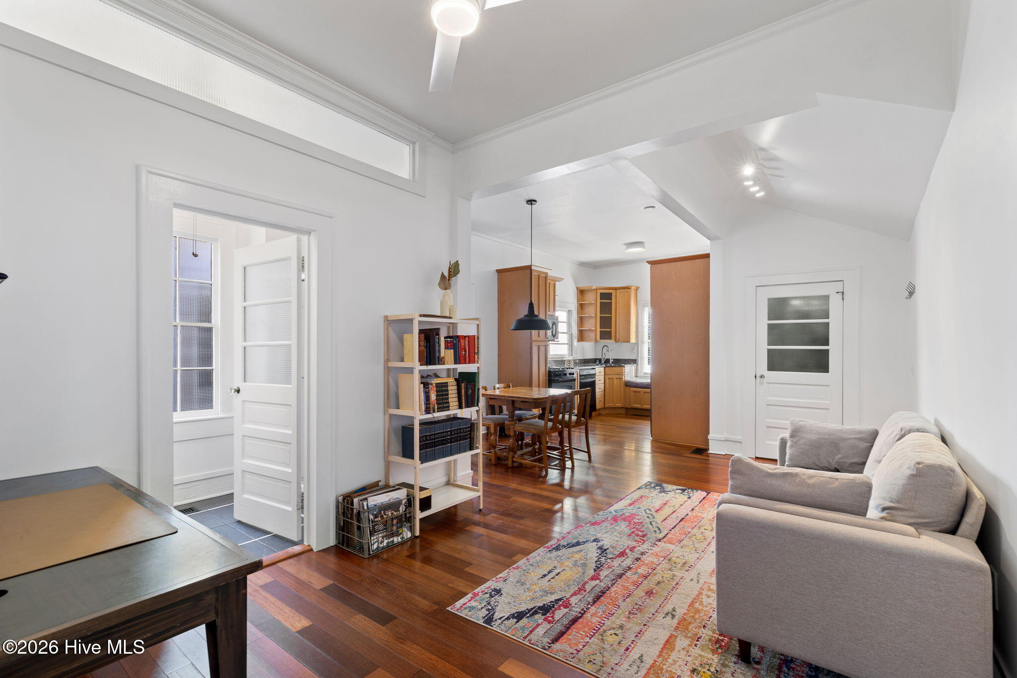 100550239 | Photo 15