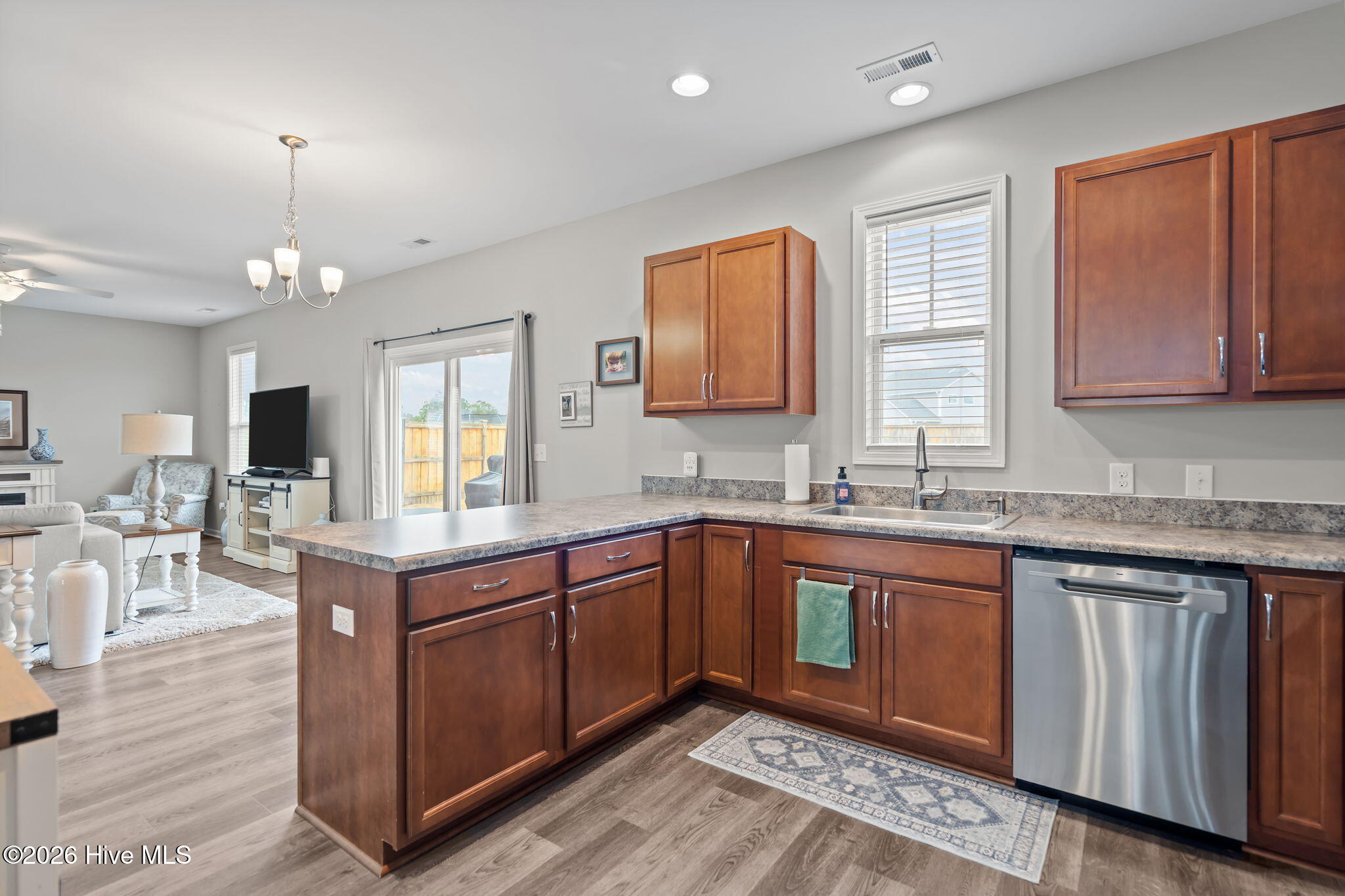 100555693 | Photo 13